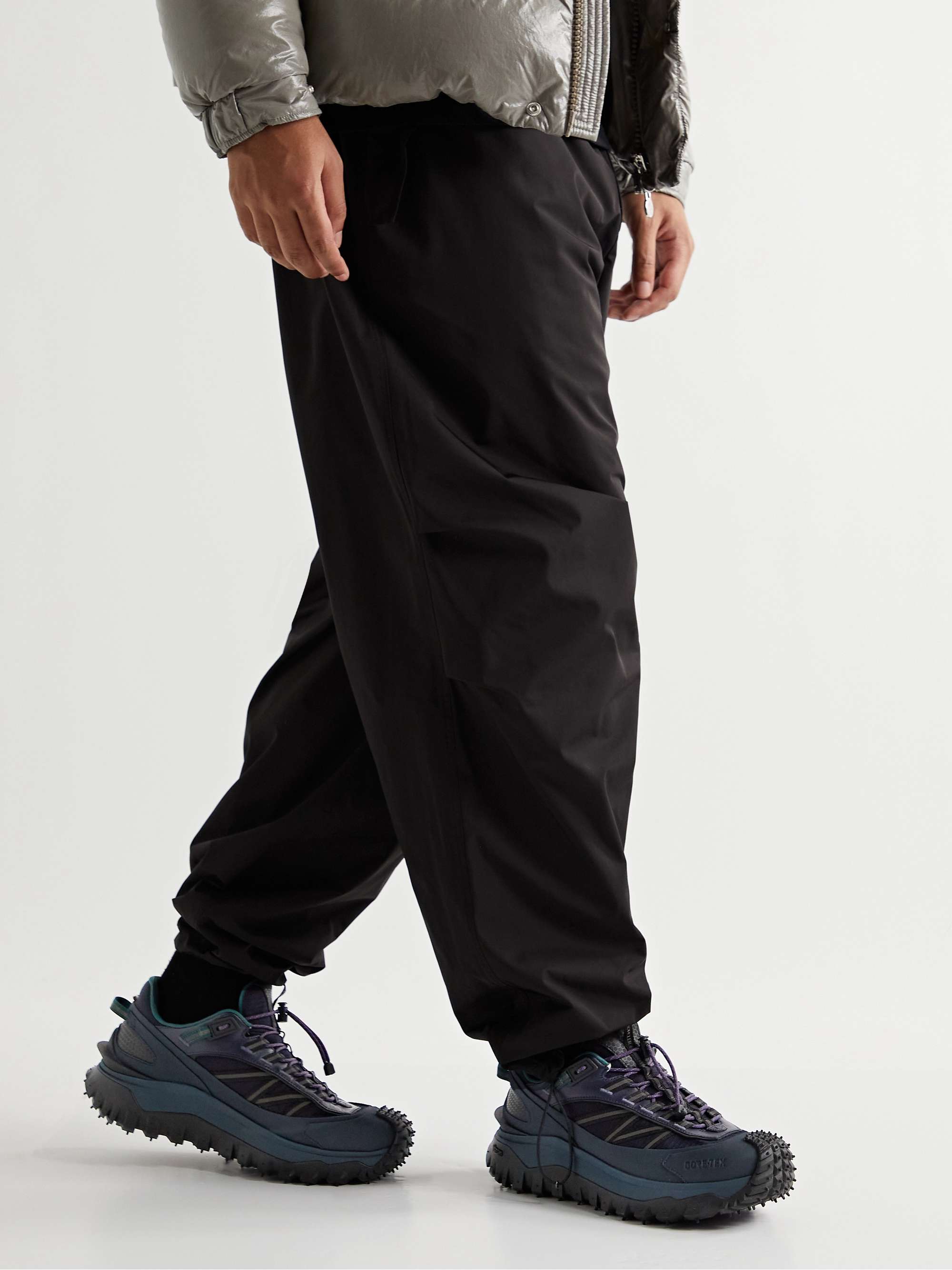 MONCLER GRENOBLE حذاء سنيكرز Ibex من قماش ريبستوب وقماش GORE-TEX بحاشية من القماش المنسوج والجلد