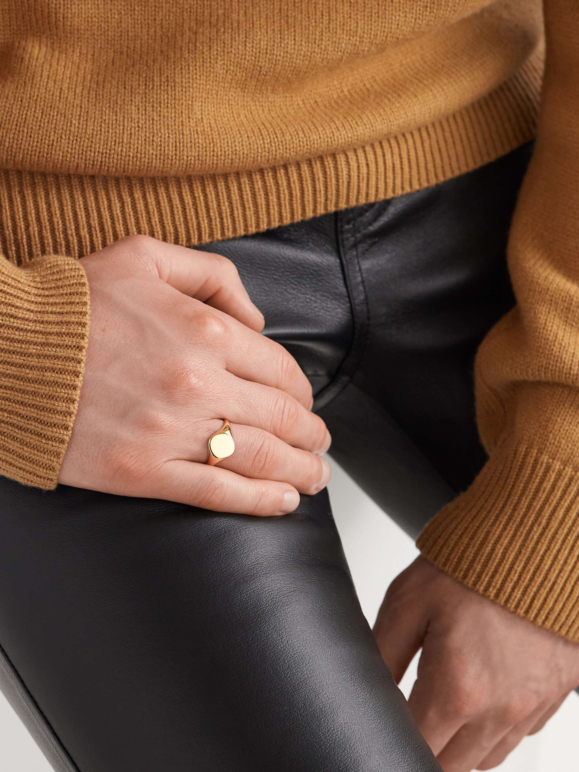 MATEO Gold Signet Ring