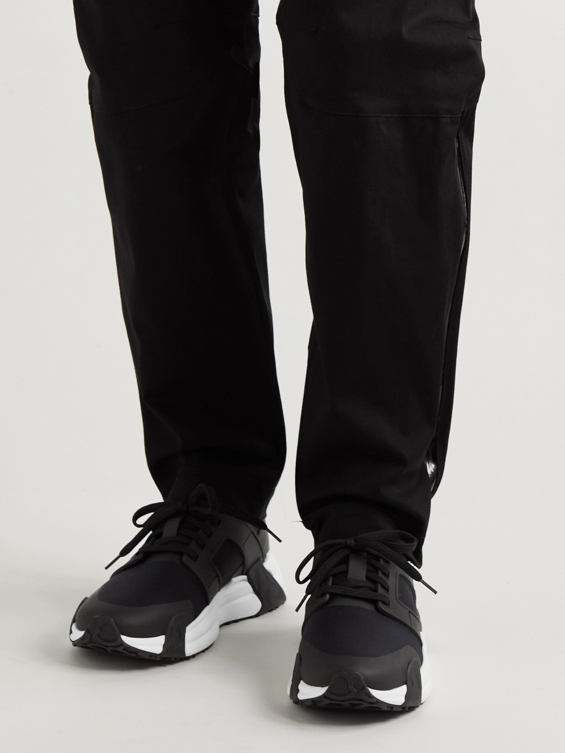 Moncler Lunarove Stretch-design Sneakers In Black