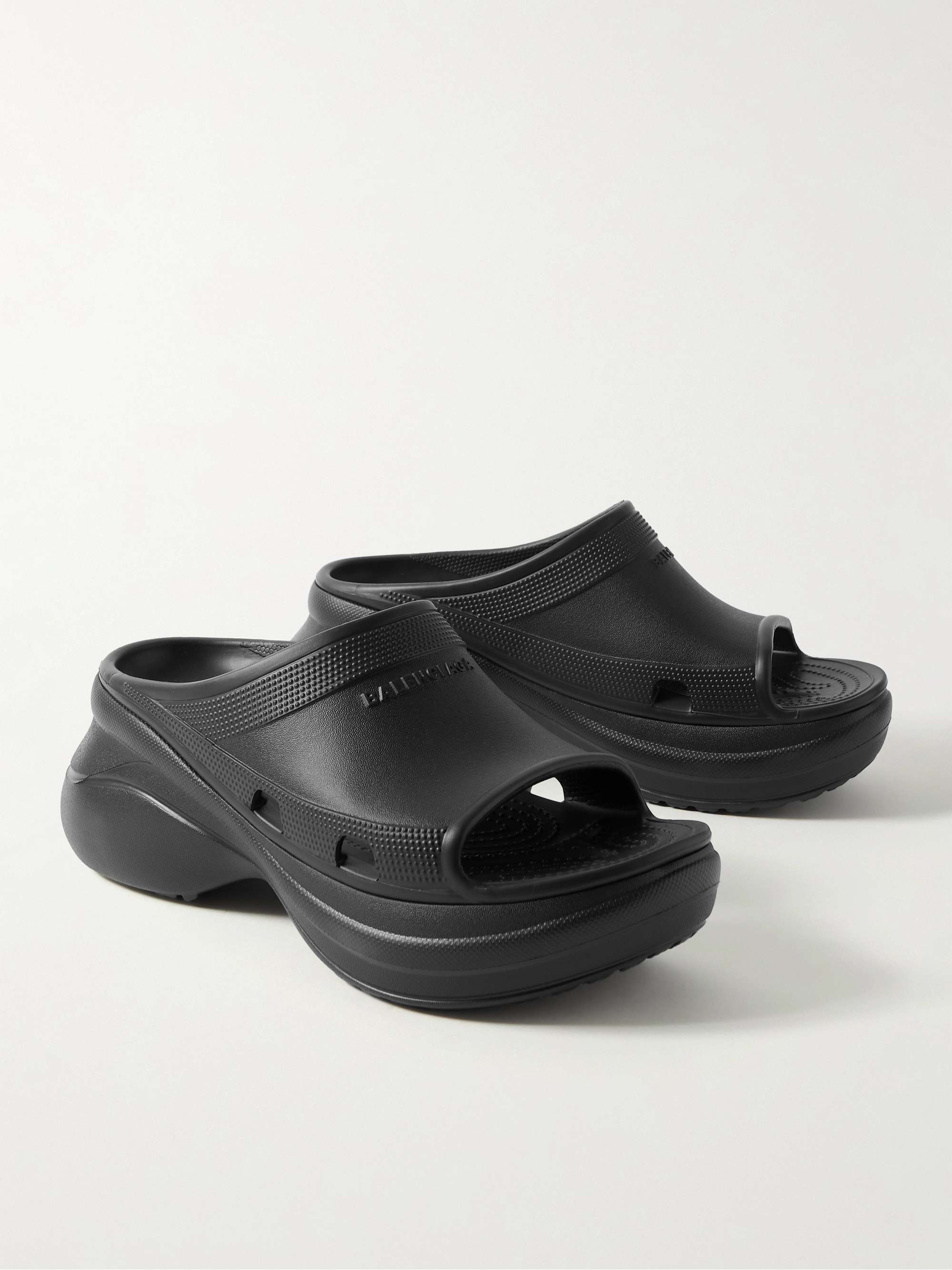 smal Klimaanlæg følgeslutning BALENCIAGA + Crocs Pool EVA Slides | MR PORTER