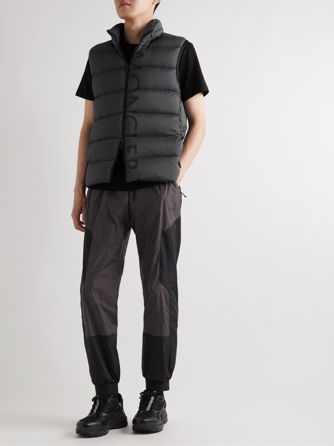 Moncler Logo-print Quilted Nylon Down Gilet In Gray