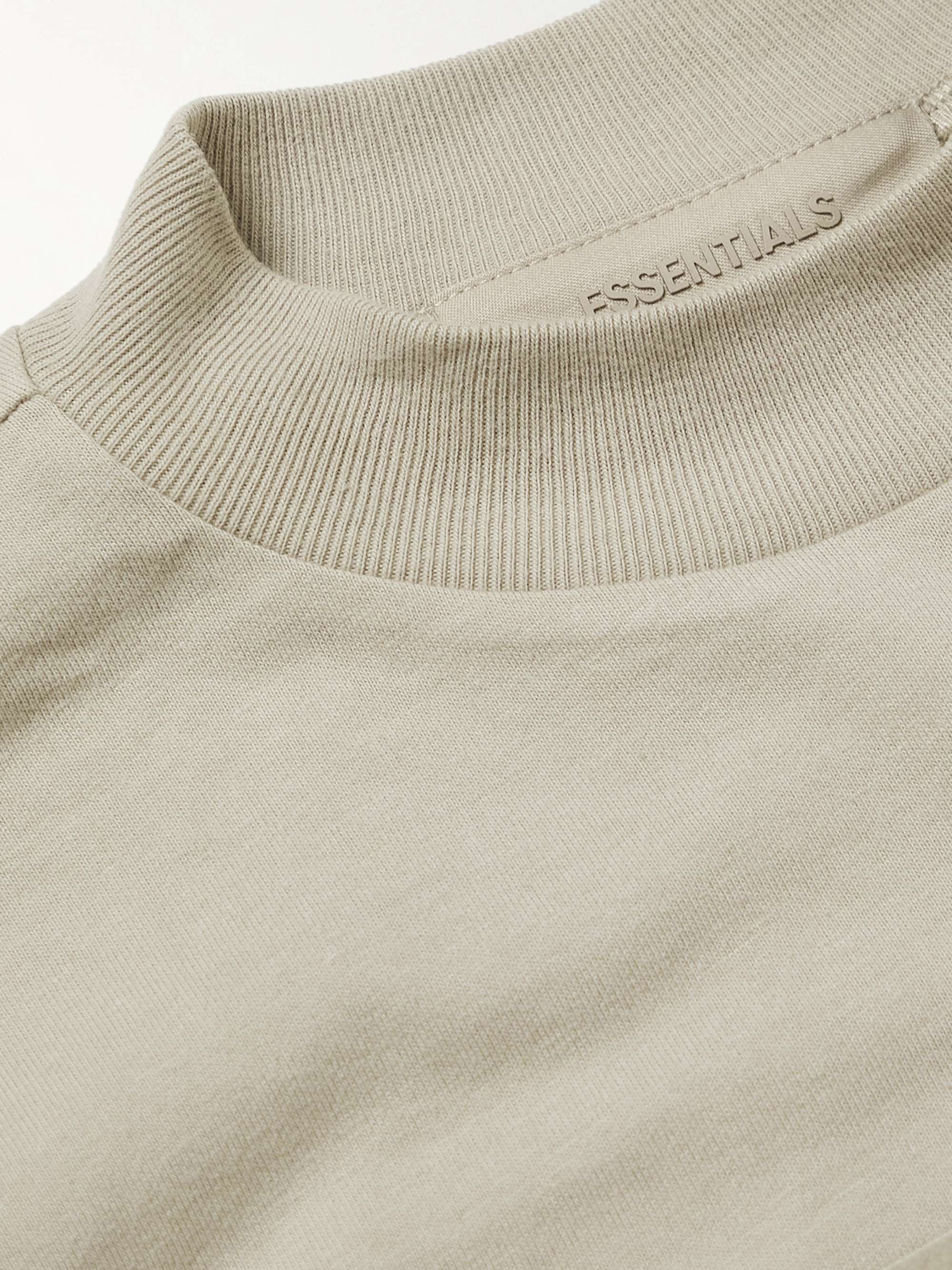 FEAR OF GOD ESSENTIALS KIDS تي شيرت من قطن الجيرسي مُزيّن بشعار العلامة النافر