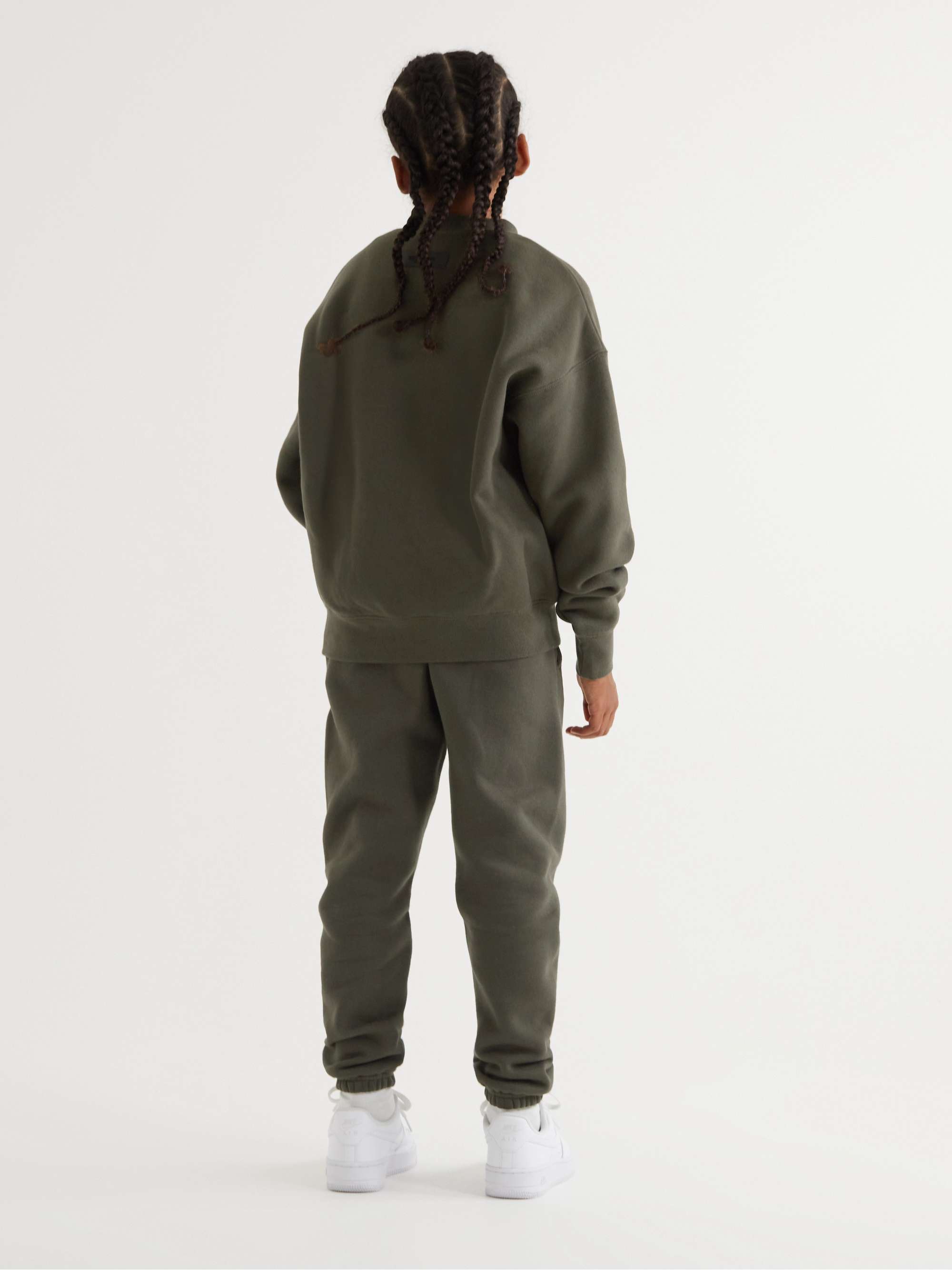 FEAR OF GOD ESSENTIALS KIDS سويت شيرت من مزيج قطن الجيرسي مُزيّن بشعار العلامة النافر