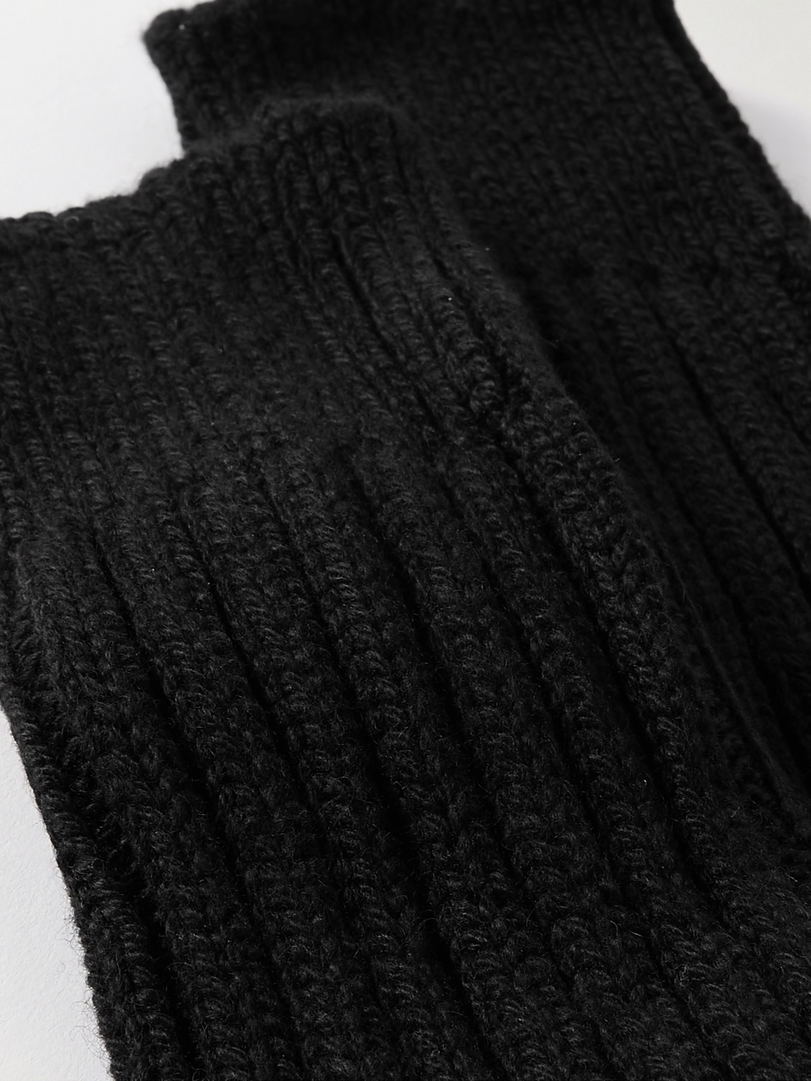 Shop The Elder Statesman Yosemite Ribbed Cashmere Socks In Black