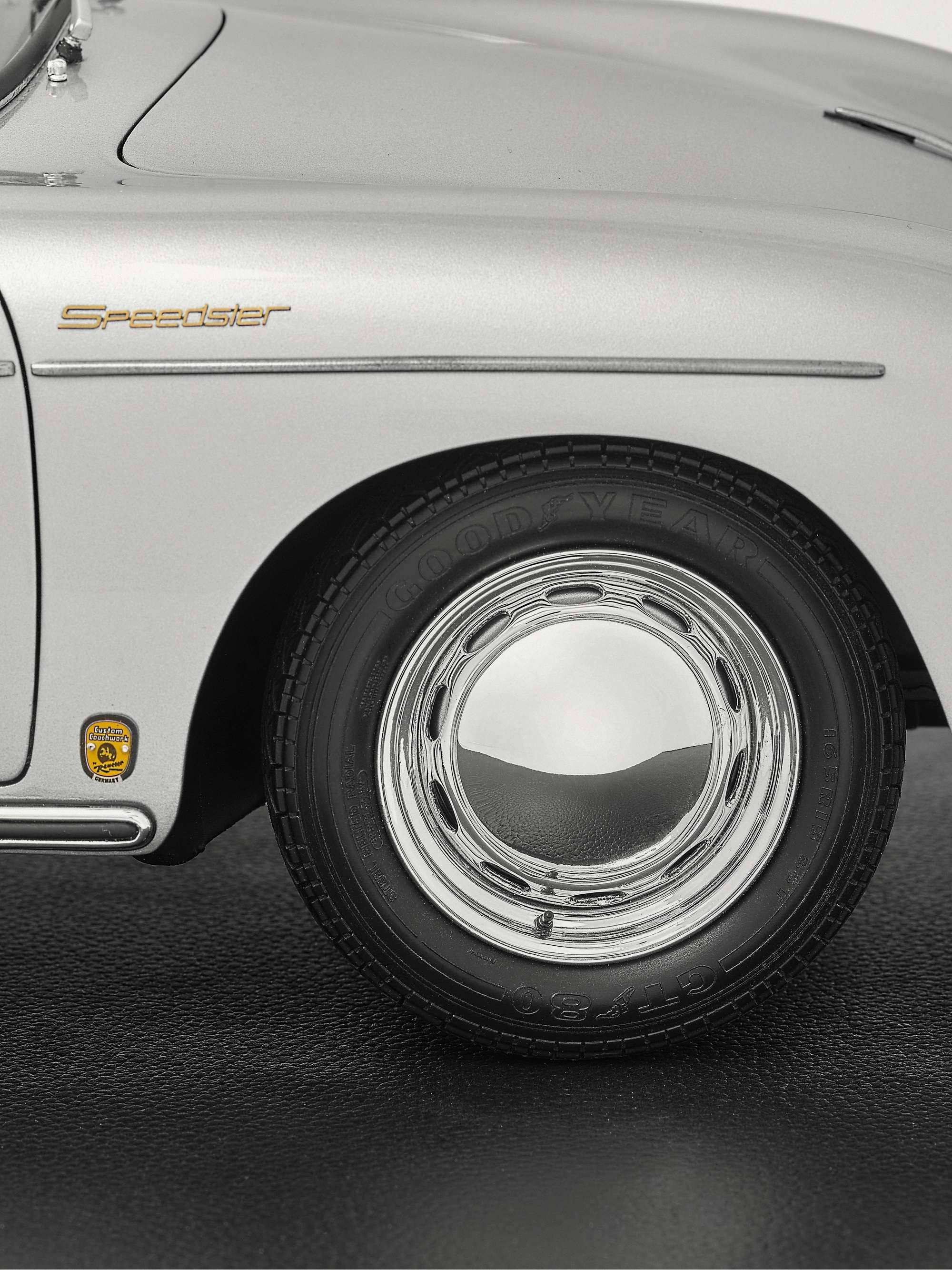 AMALGAM COLLECTION Porsche 356A Speedster 1958 1:8 Model Car
