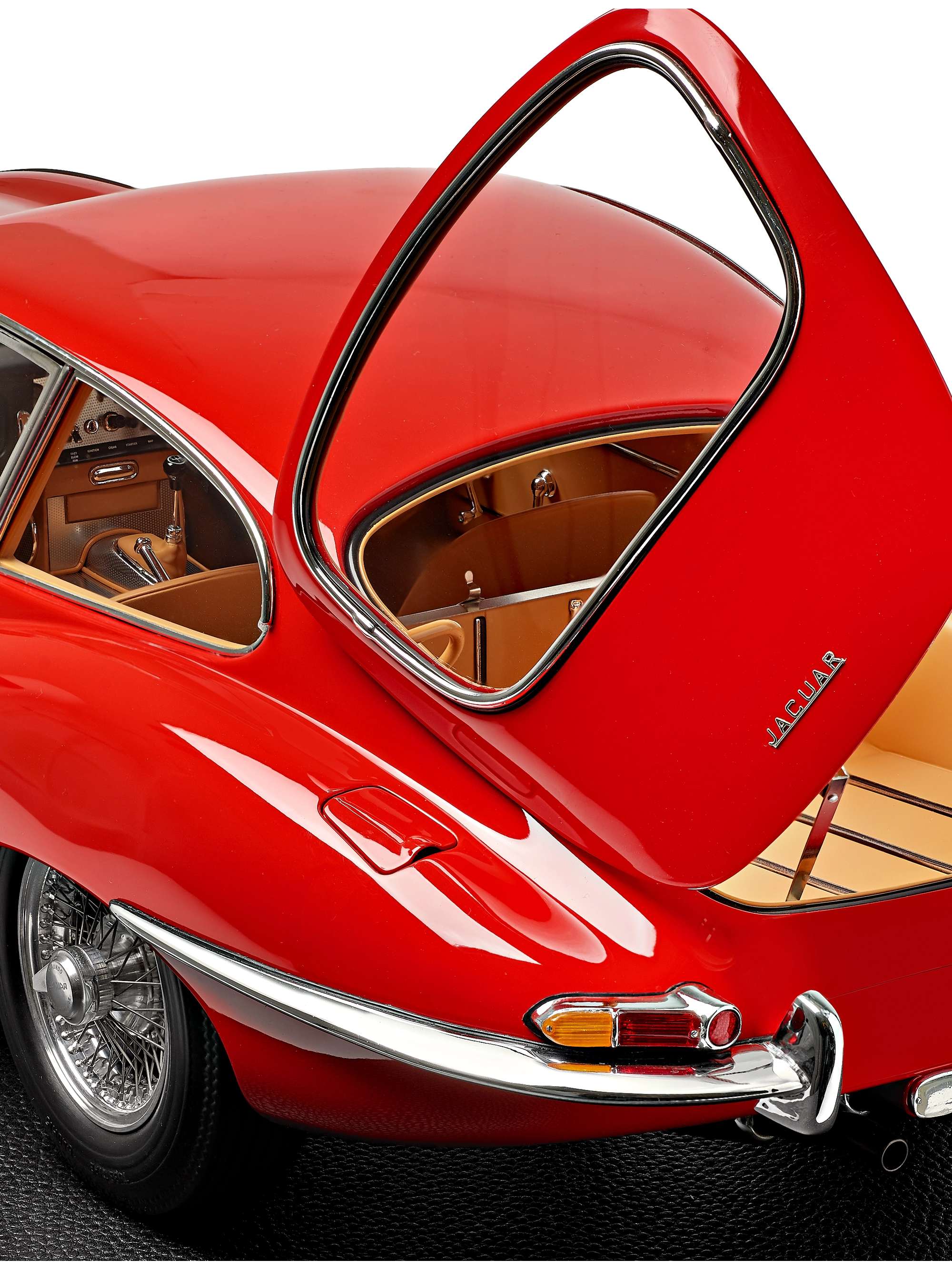 AMALGAM COLLECTION Limited Edition Jaguar E-Type Series 1 1:8 Model Car