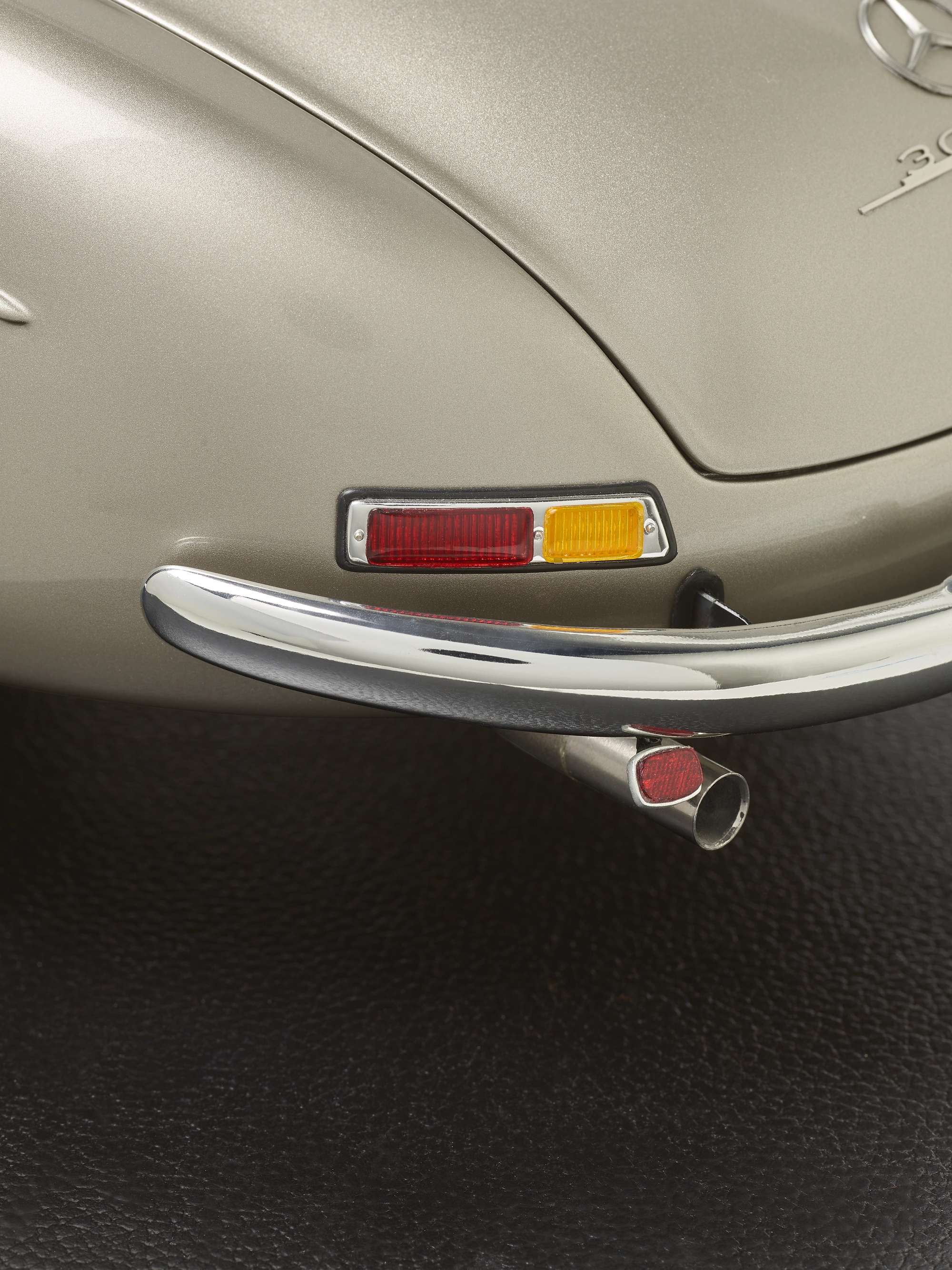 AMALGAM COLLECTION Limited Edition Jaguar E-Type Series 1 1:8 Model Car