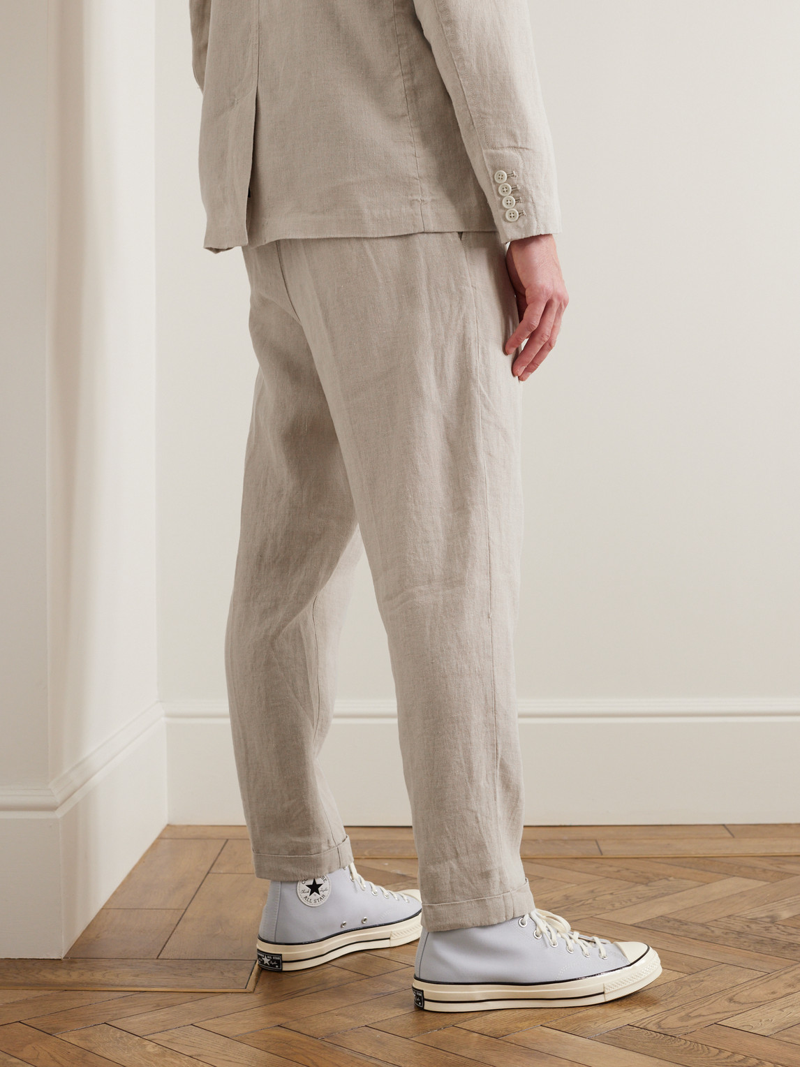 Shop Alex Mill Standard Slim-fit Cropped Pleated Linen Trousers In Neutrals
