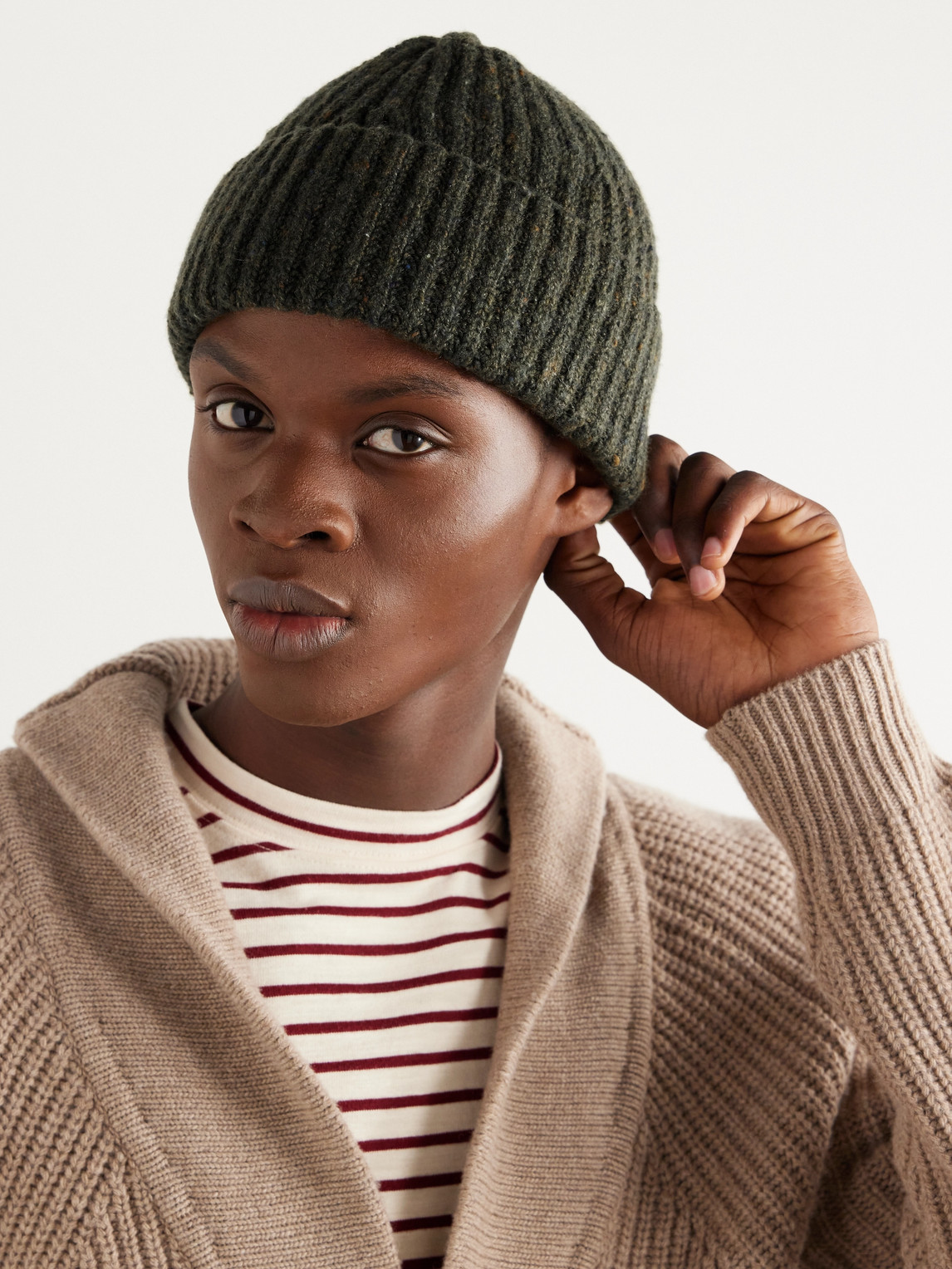 Shop Inis Meain Ribbed Merino Wool And Cashmere-blend Beanie In Green