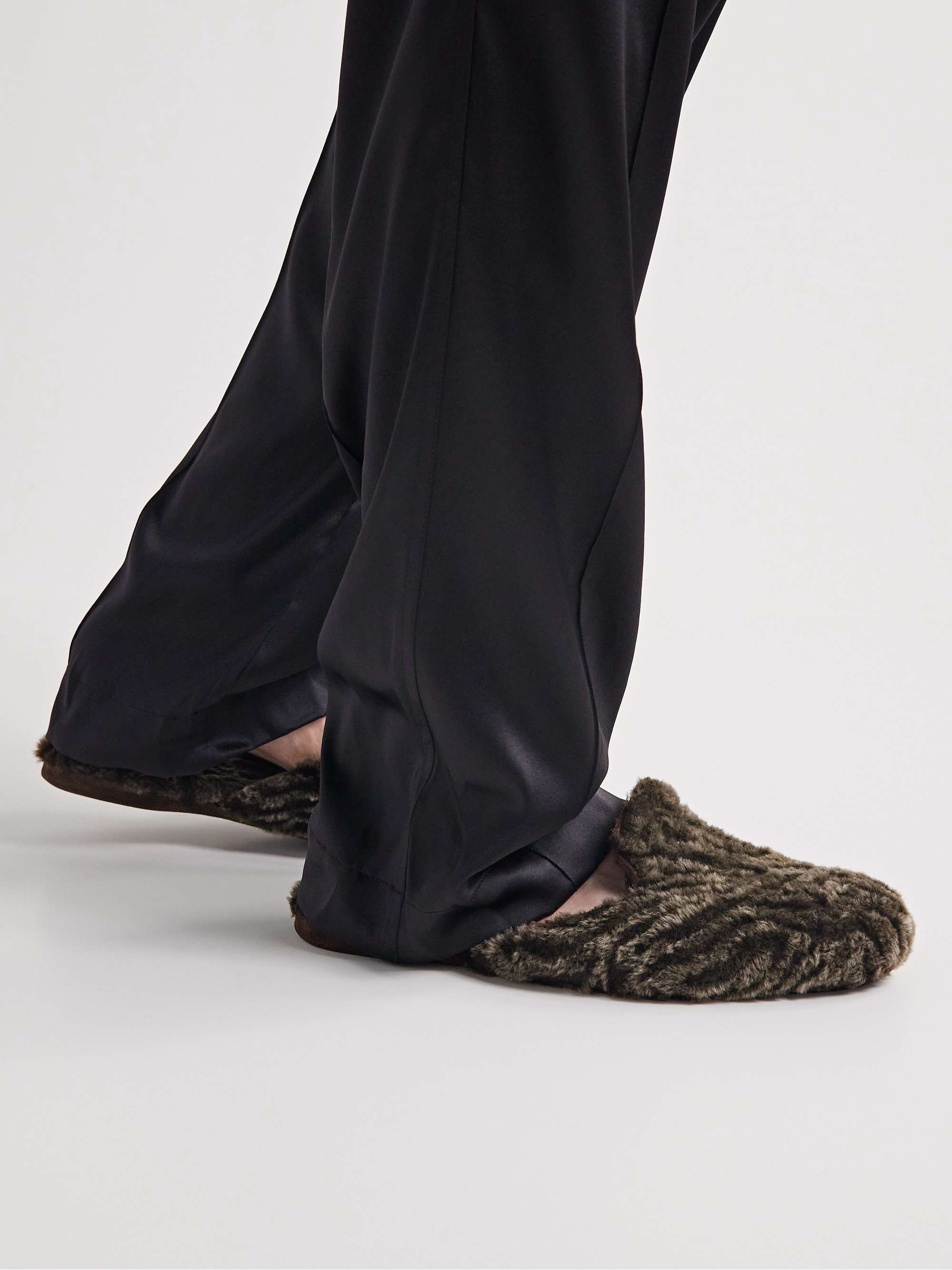 MANOLO BLAHNIK Montague Shearling Slippers