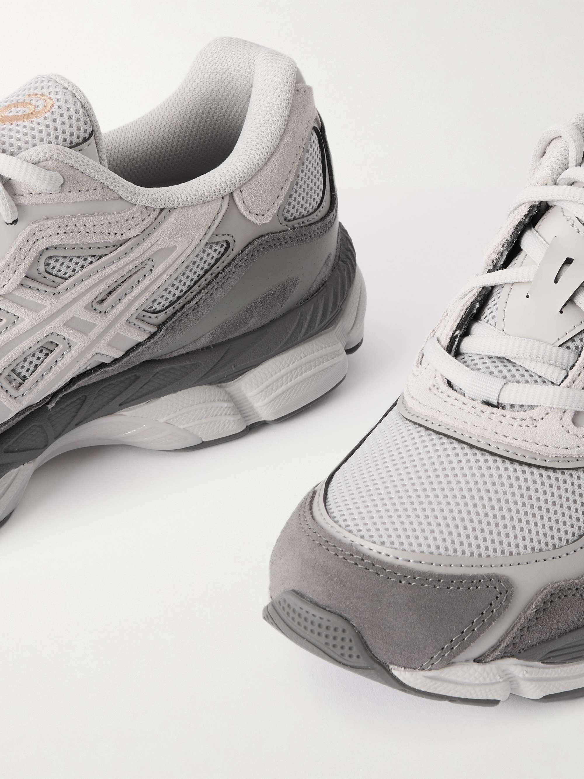ASICS 