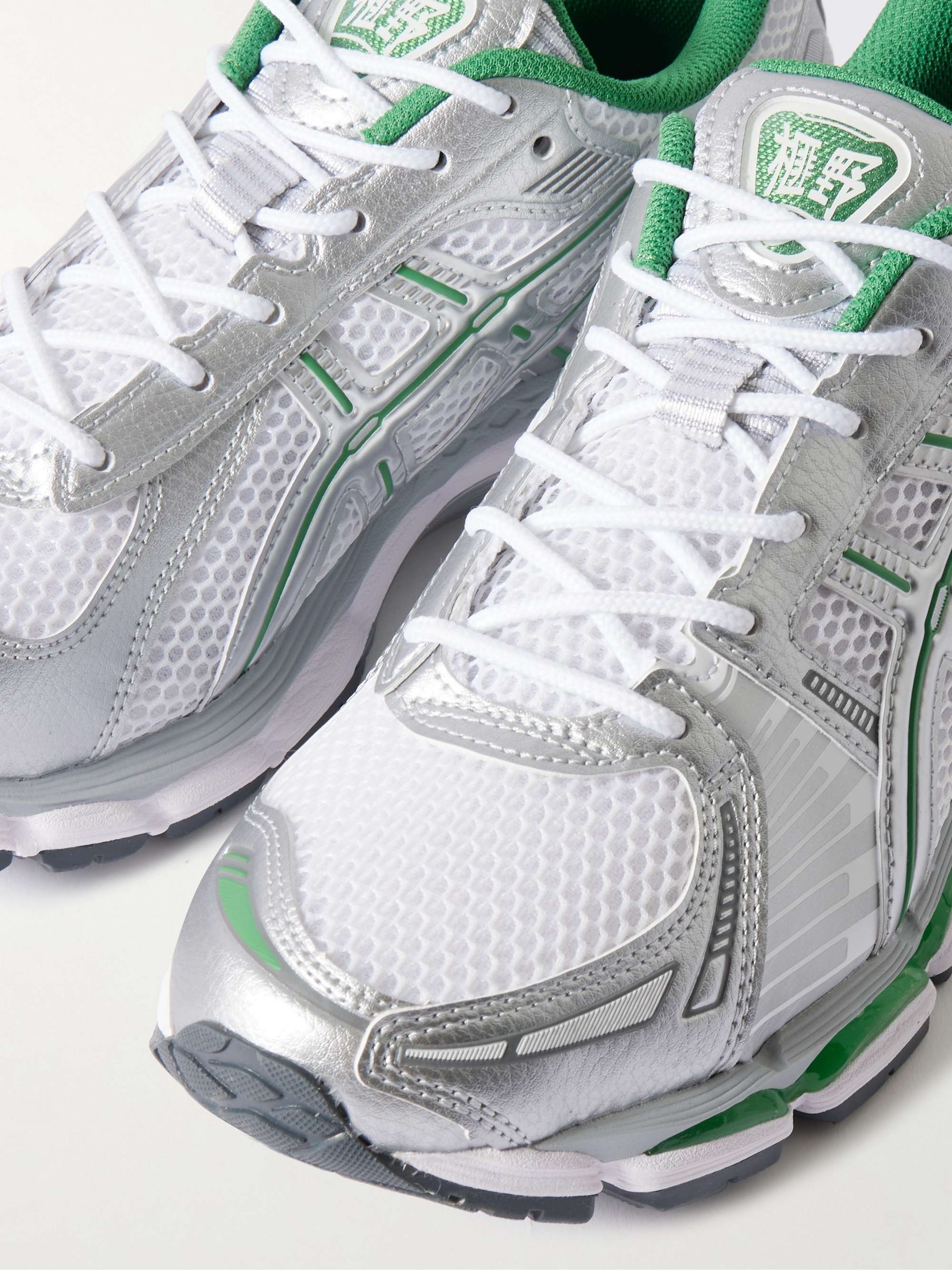 ASICS 