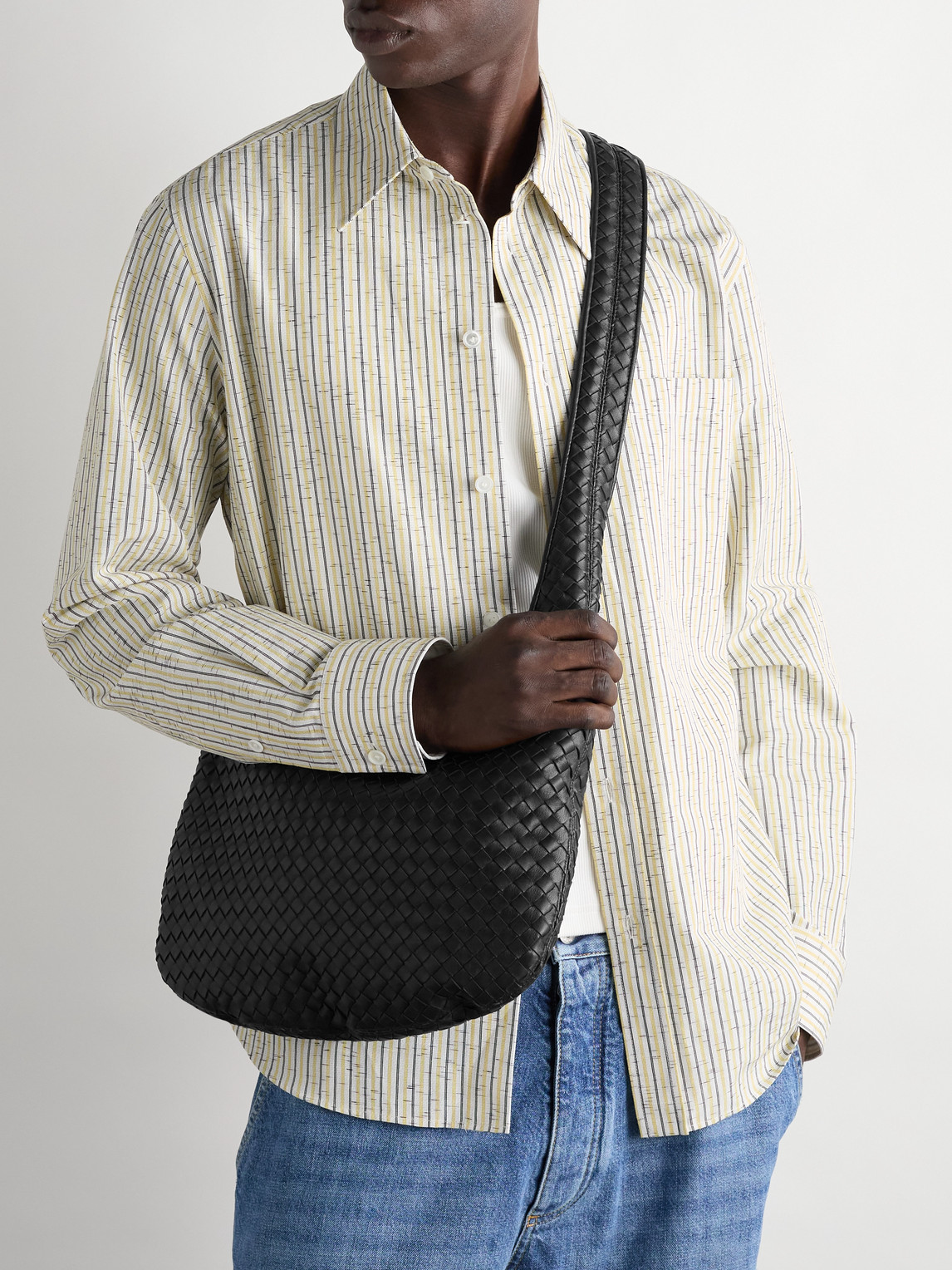 Bottega Veneta Intrecciato Leather Messenger Bag In Black