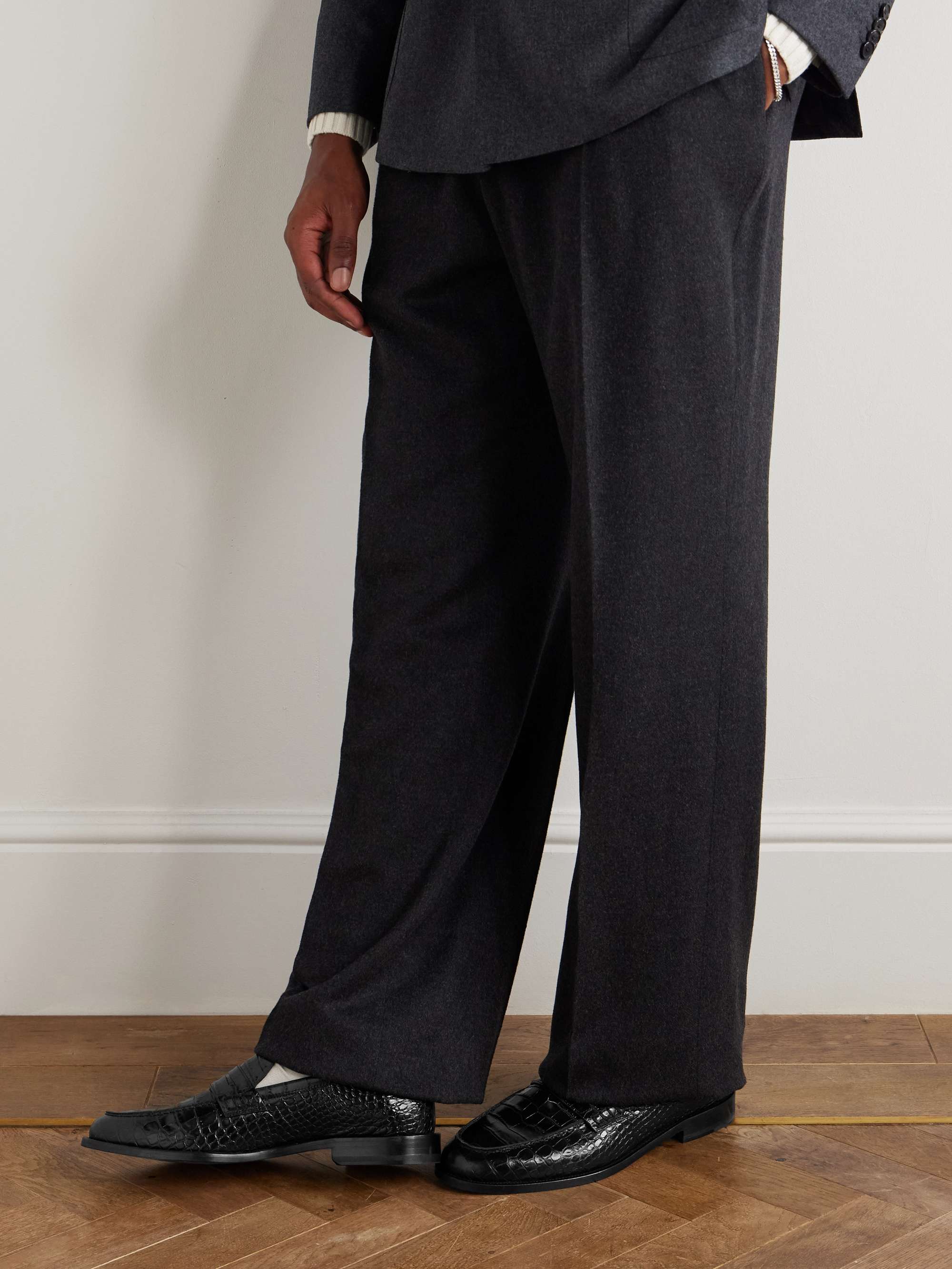 MANOLO BLAHNIK 