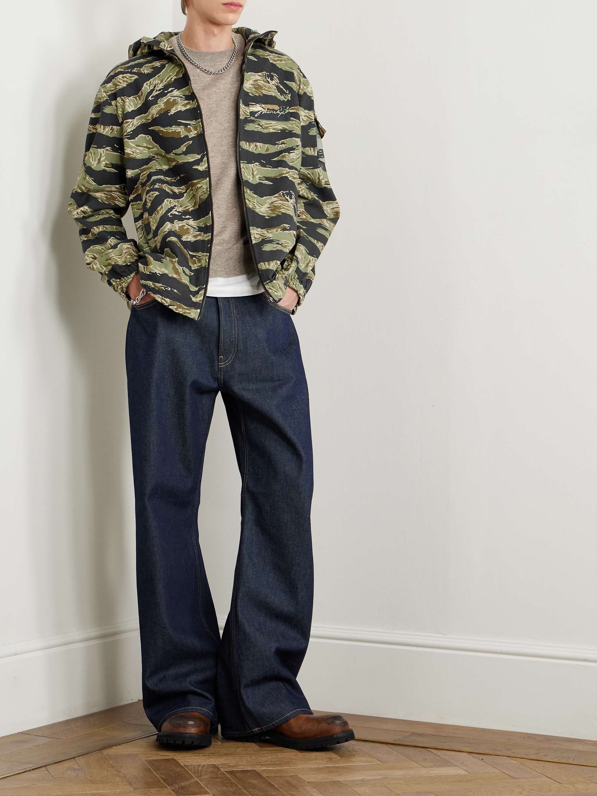 GIVENCHY 