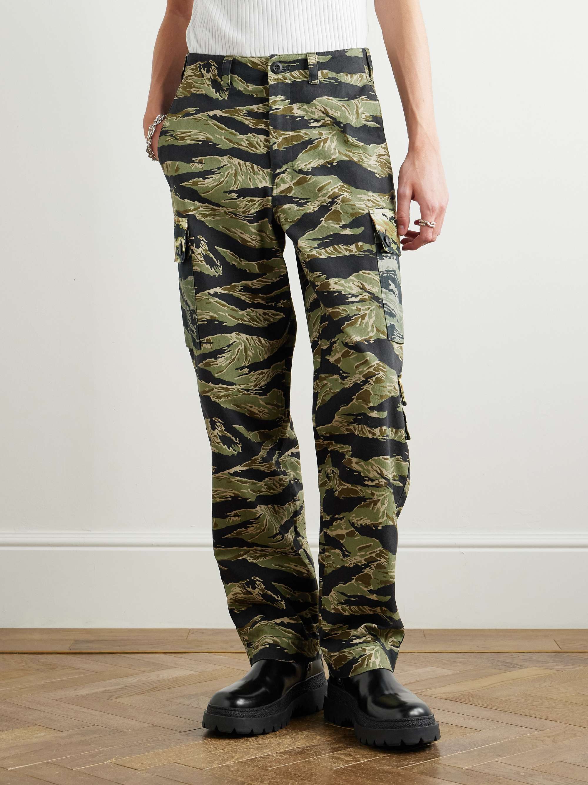 GIVENCHY 