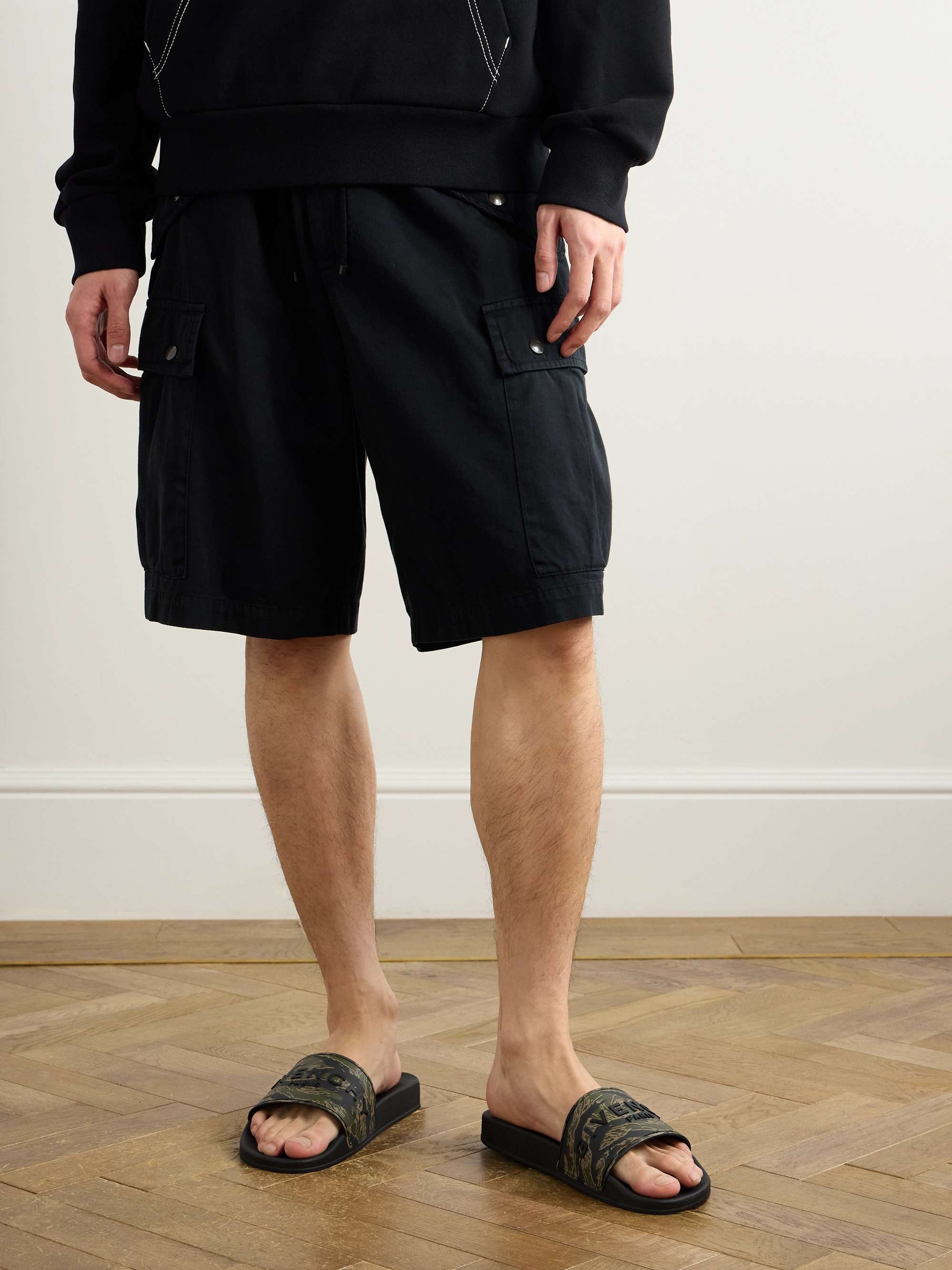 GIVENCHY 