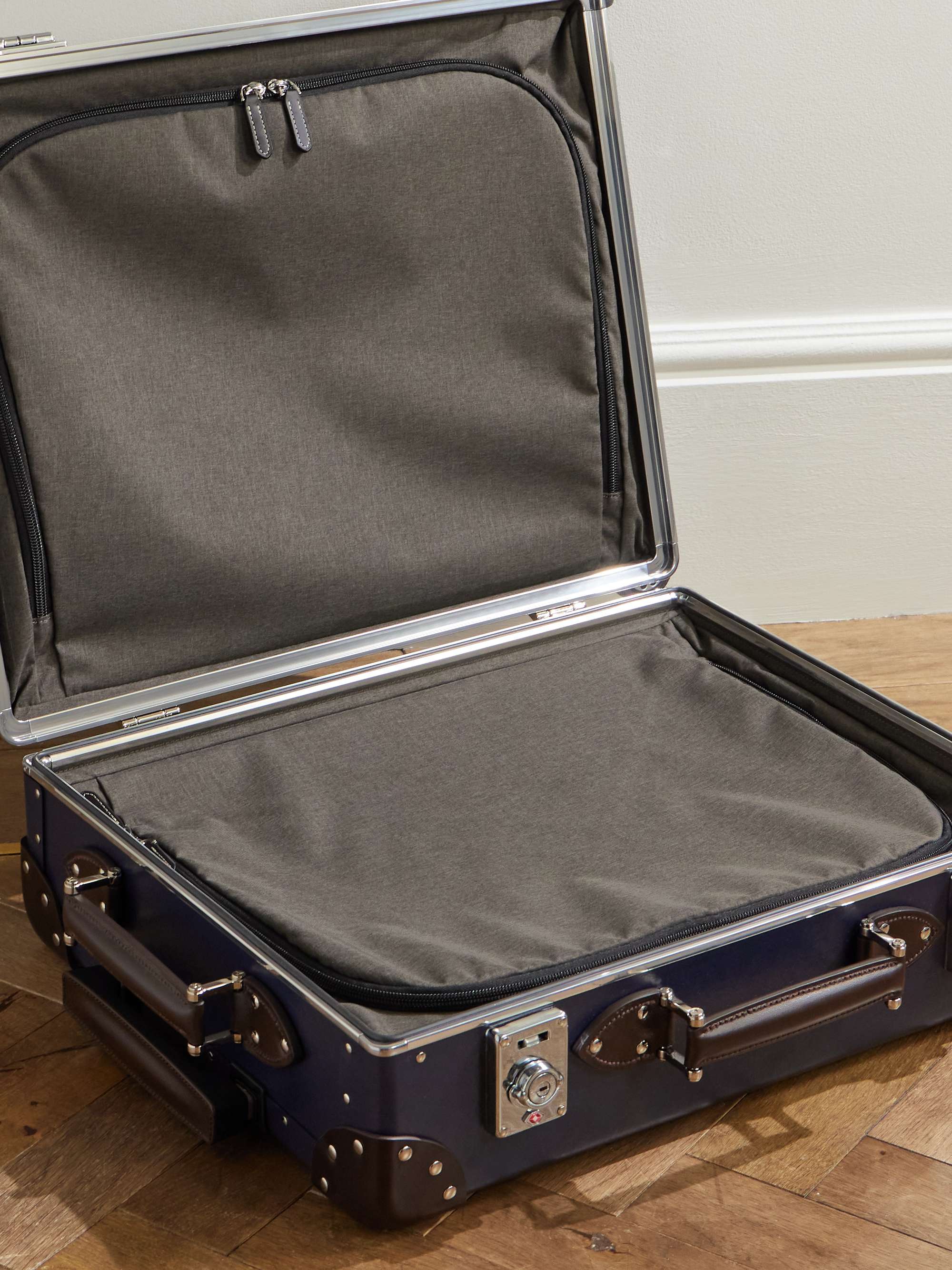 GLOBE-TROTTER 