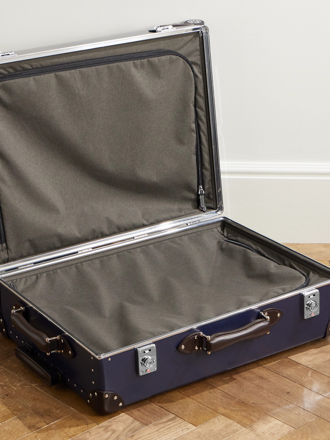 Globe-trotter Metropolis Leather-trimmed Suitcase