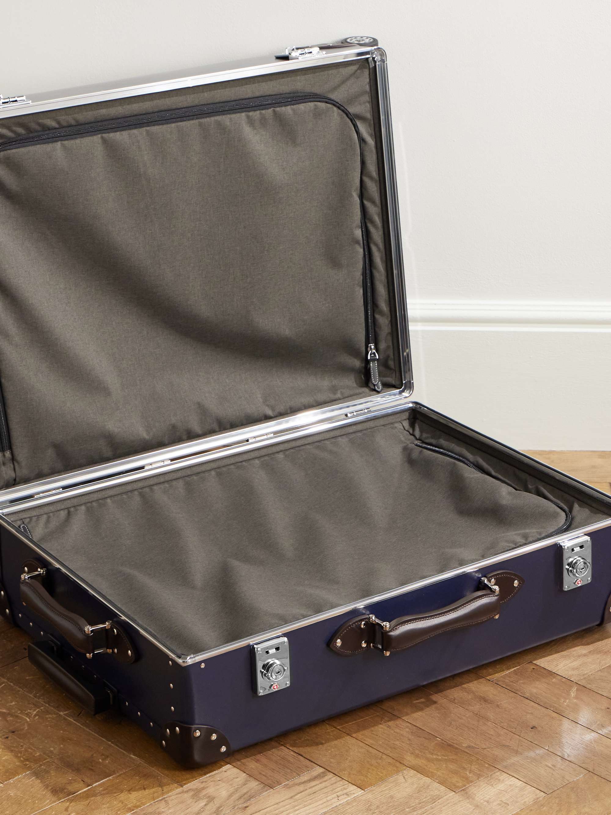 GLOBE-TROTTER 