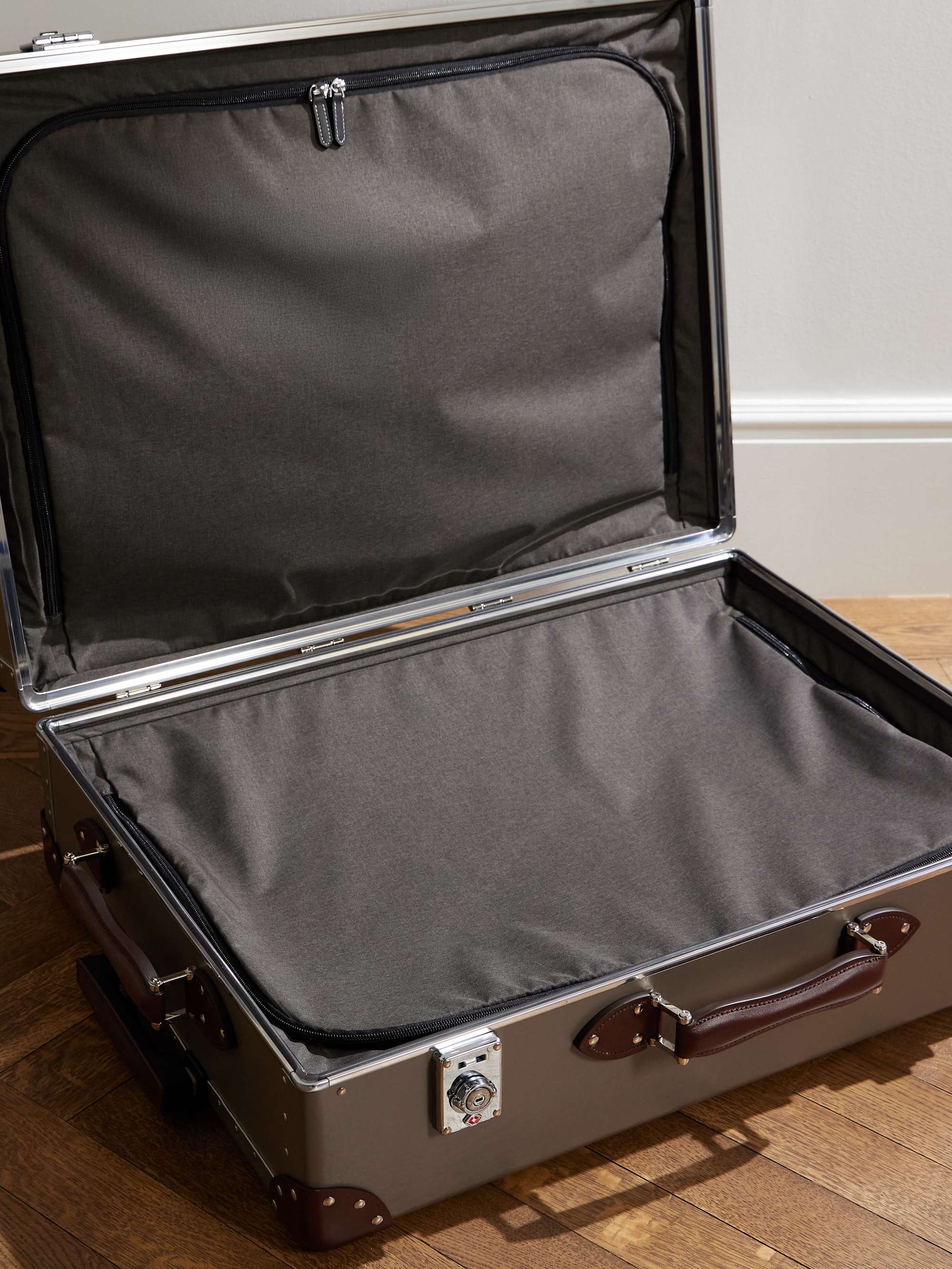 GLOBE-TROTTER 