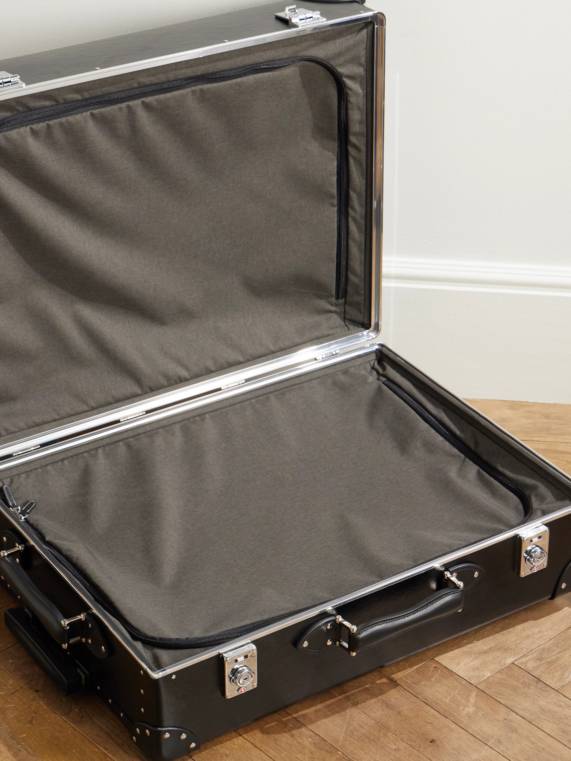 Globe-trotter Metropolis Leather-trimmed Suitcase