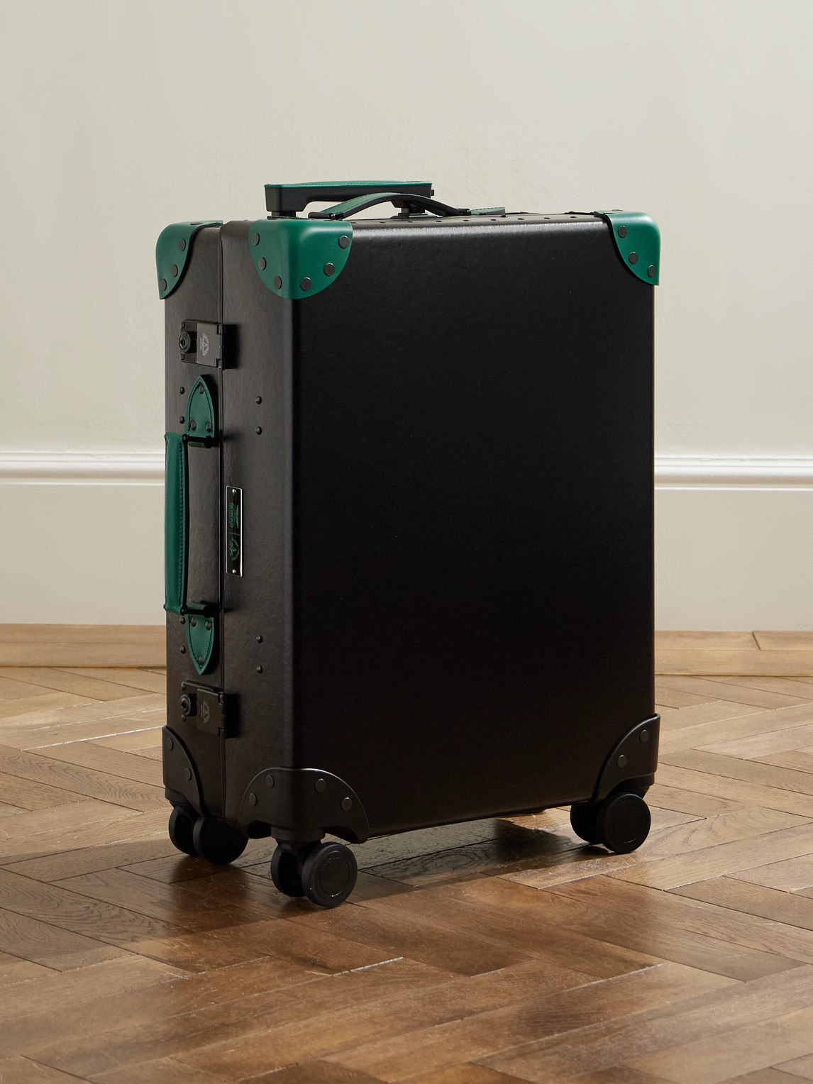 Globe-trotter Aston Martin F1 Limited Edition Leather-trimmed Vulcanised Fibreboard Carry-on Suitcase In Black