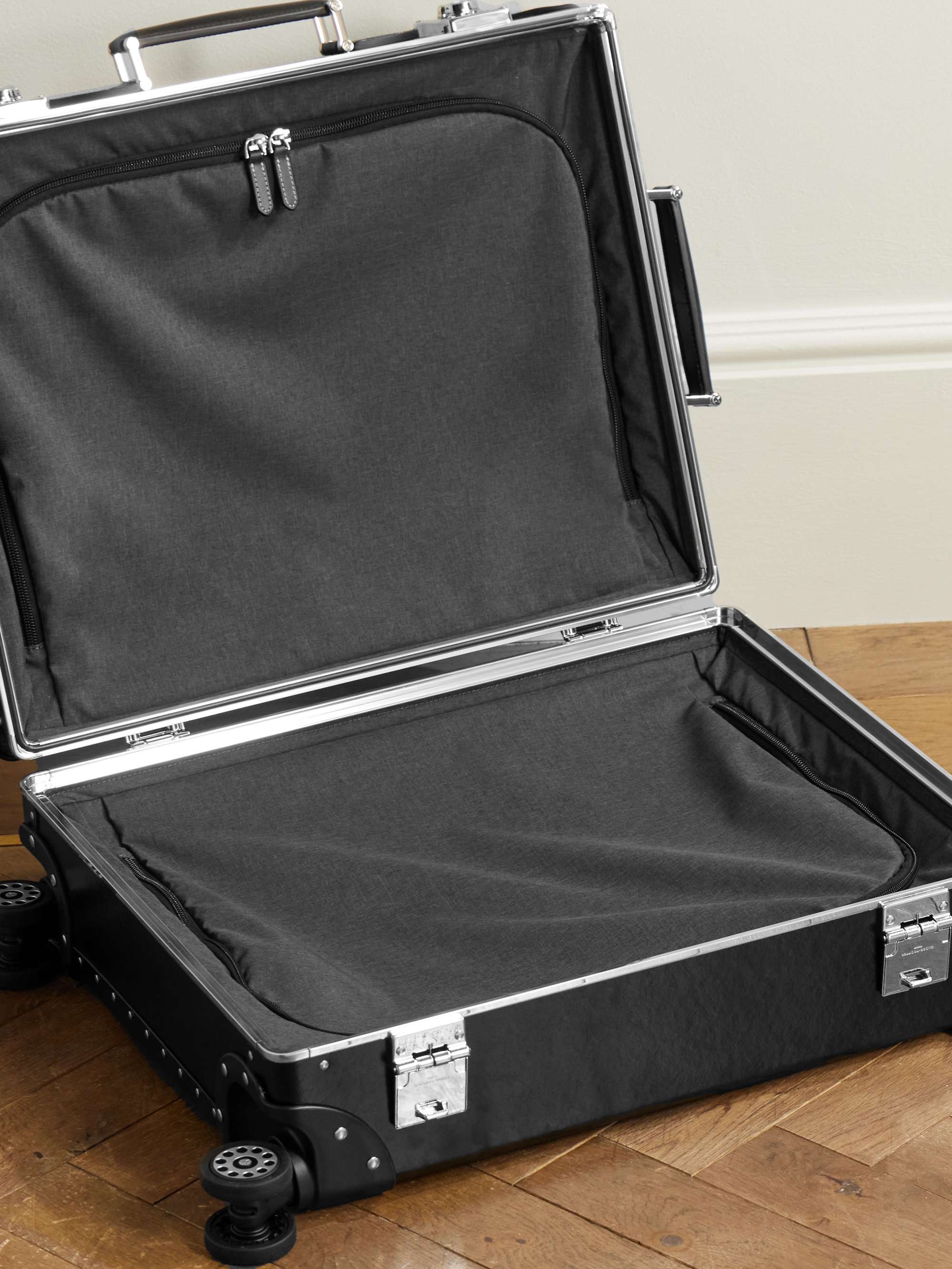 GLOBE-TROTTER 