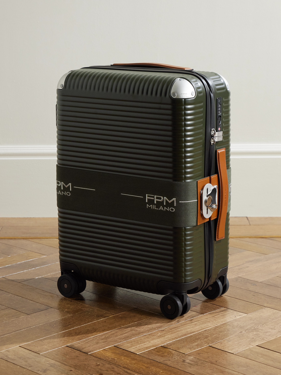 Fpm Milano Bank Zip Deluxe M 55cm Leather-trimmed Polycarbonate Spinner Suitcase In Green