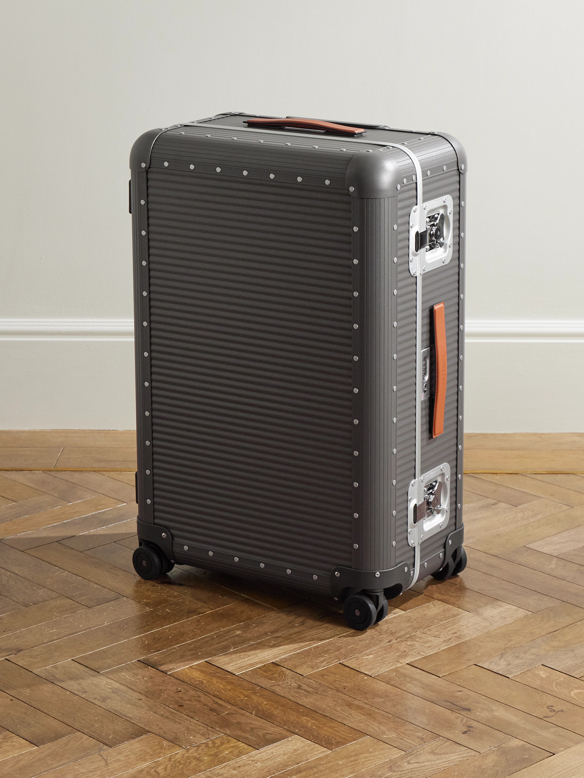 Fpm Milano Bank Spinner 76cm Leather-trimmed Polycarbonate Spinner Suitcase In Gray