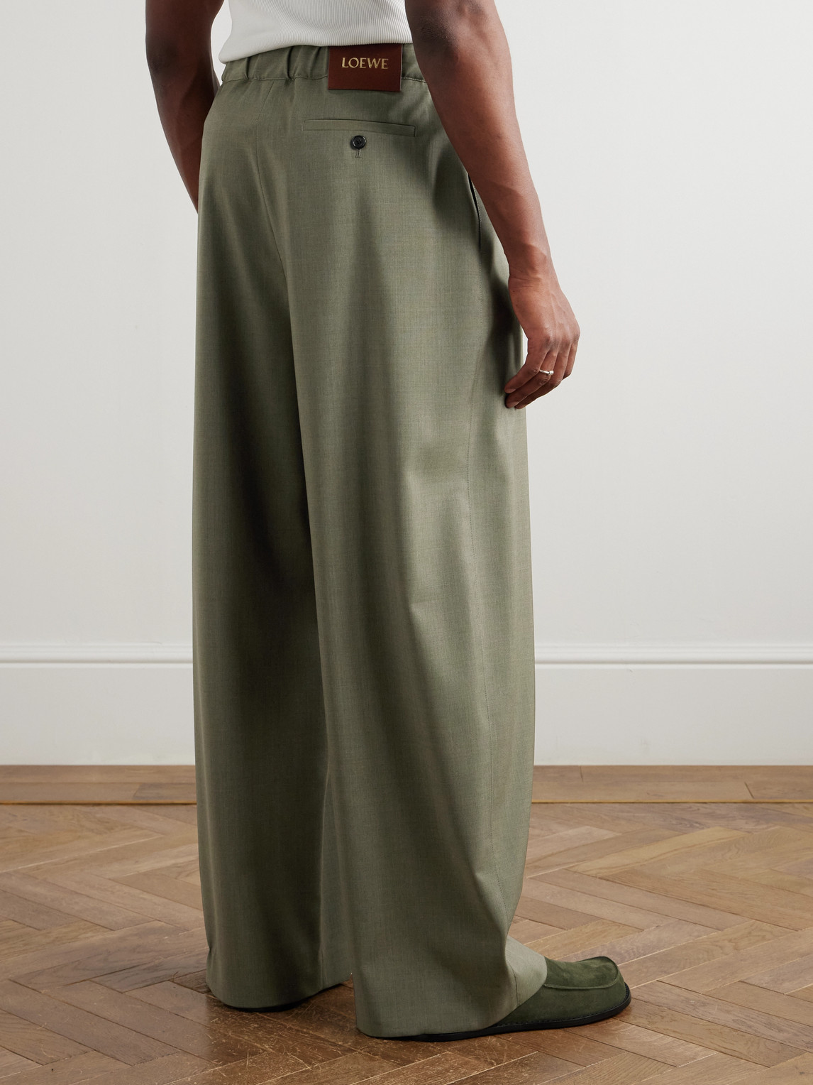 Loewe Wide-leg Logo-embroidered Pleated Wool Drawstring Trousers In Green