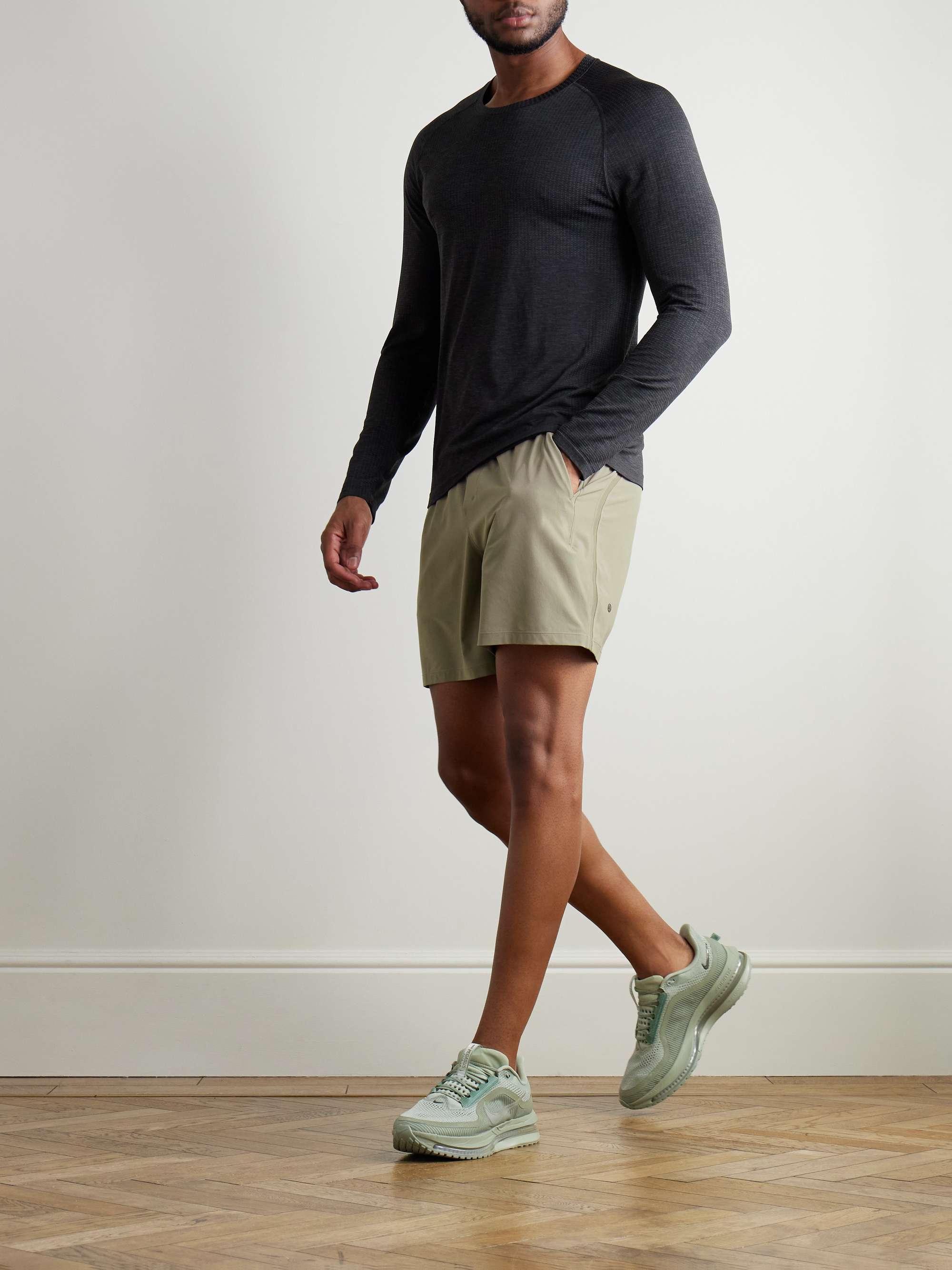 LULULEMON شورت Pace Breaker بطول 7 بوصات من قماش Swift مُعاد تدويره