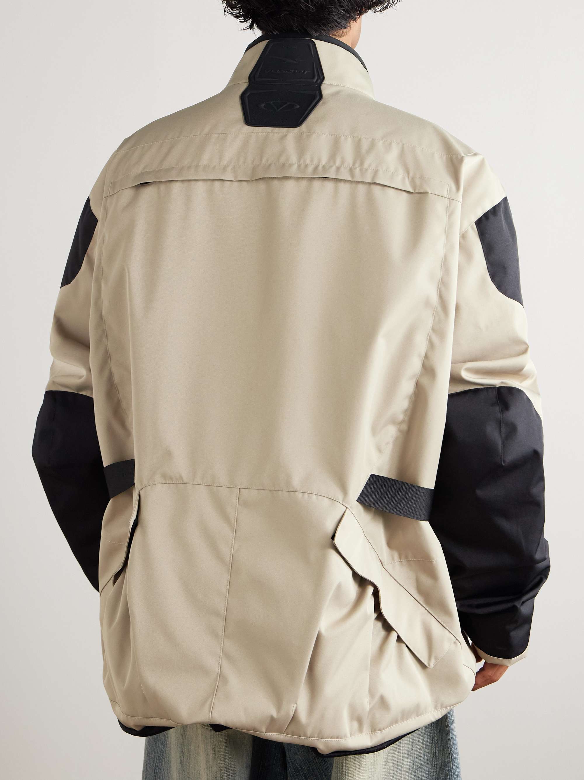 VETEMENTS 