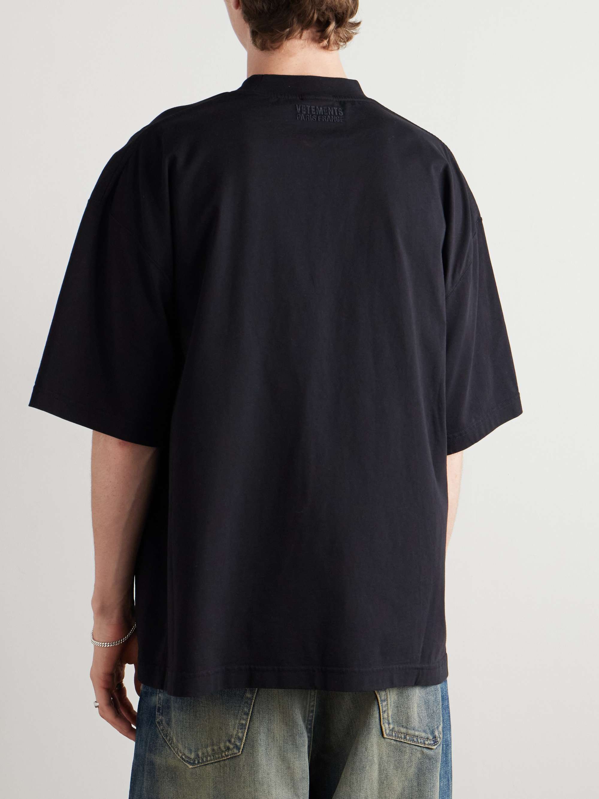 VETEMENTS 