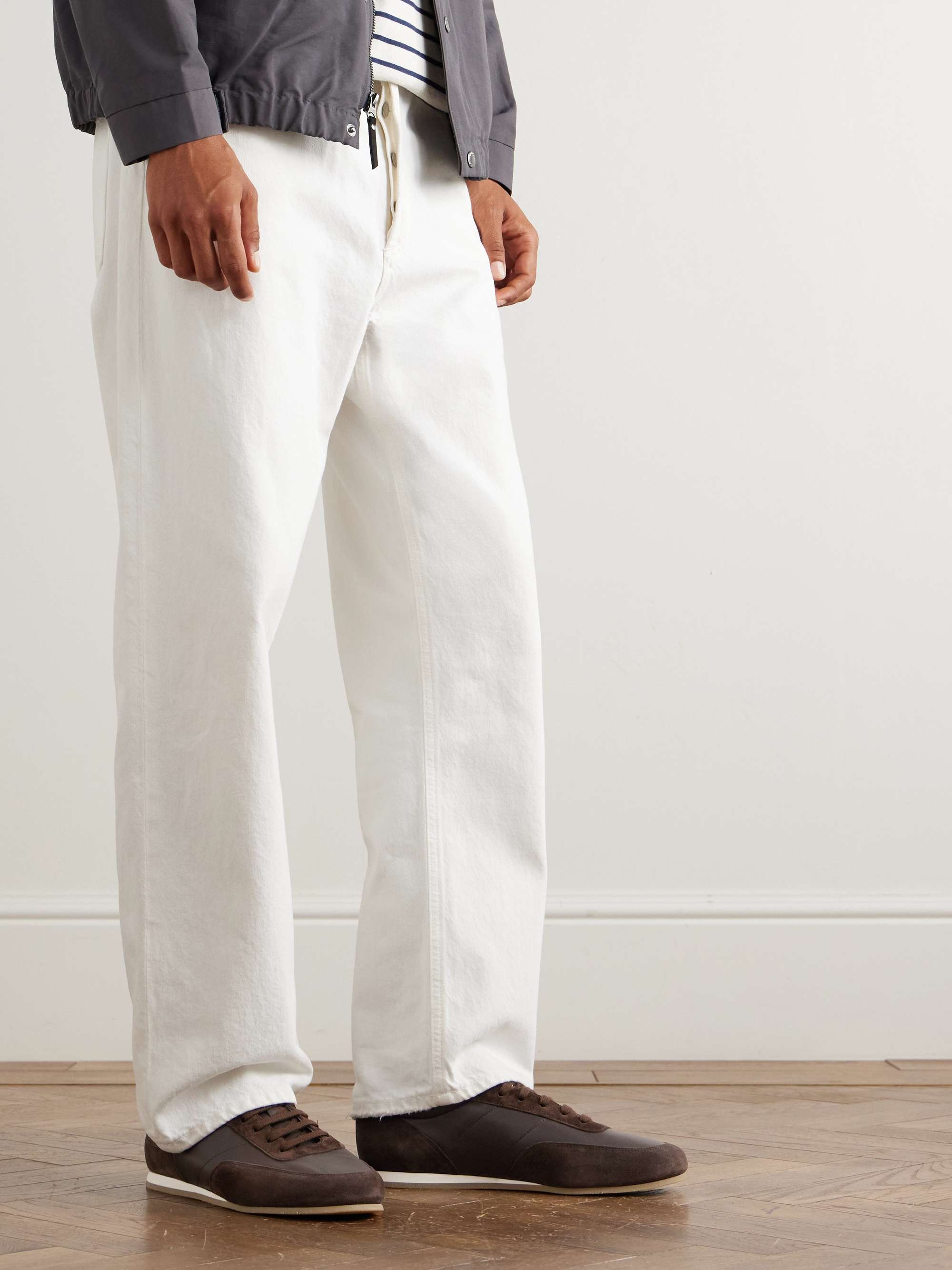 COMMON PROJECTS 