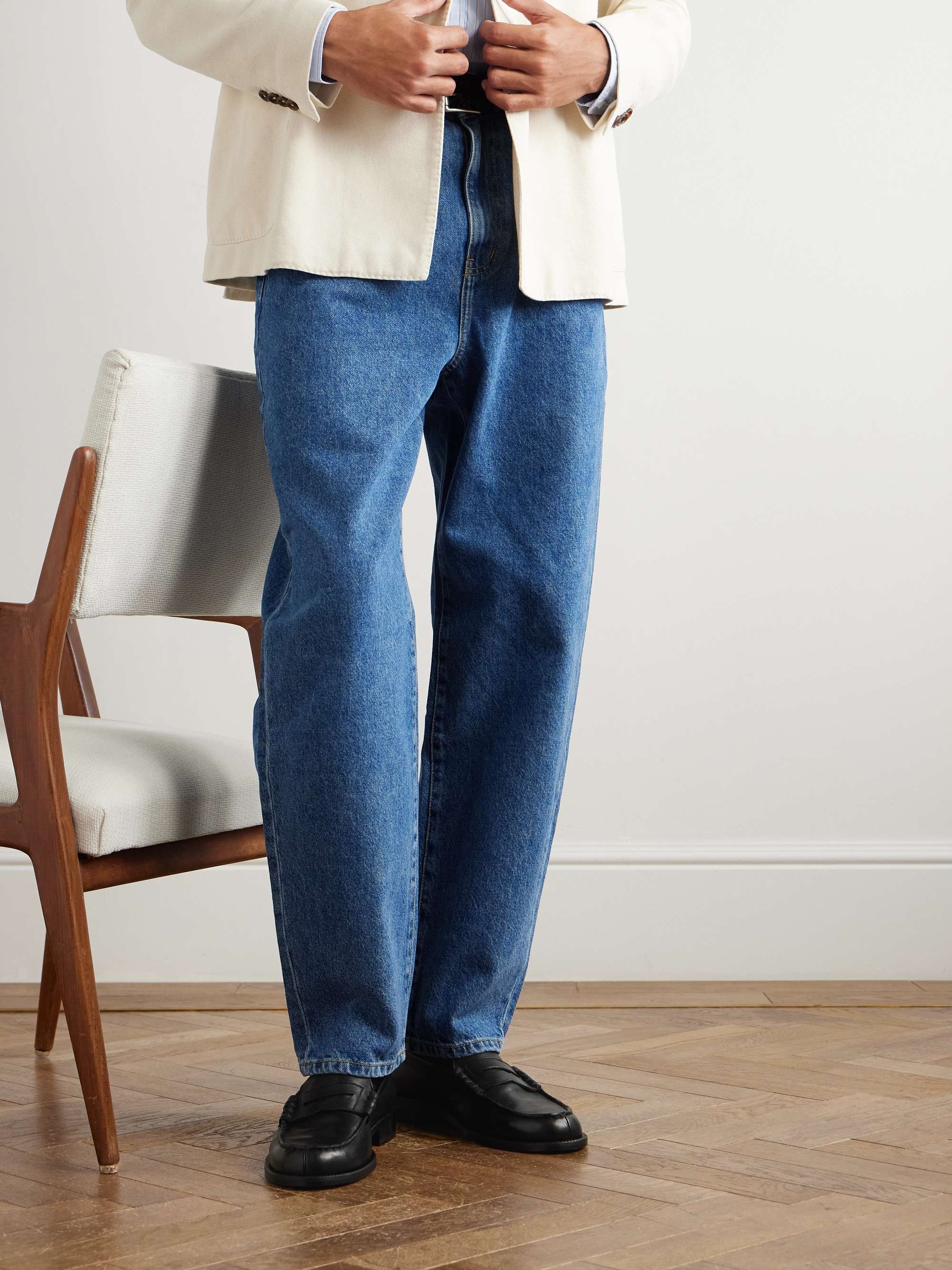 COMMON PROJECTS 
