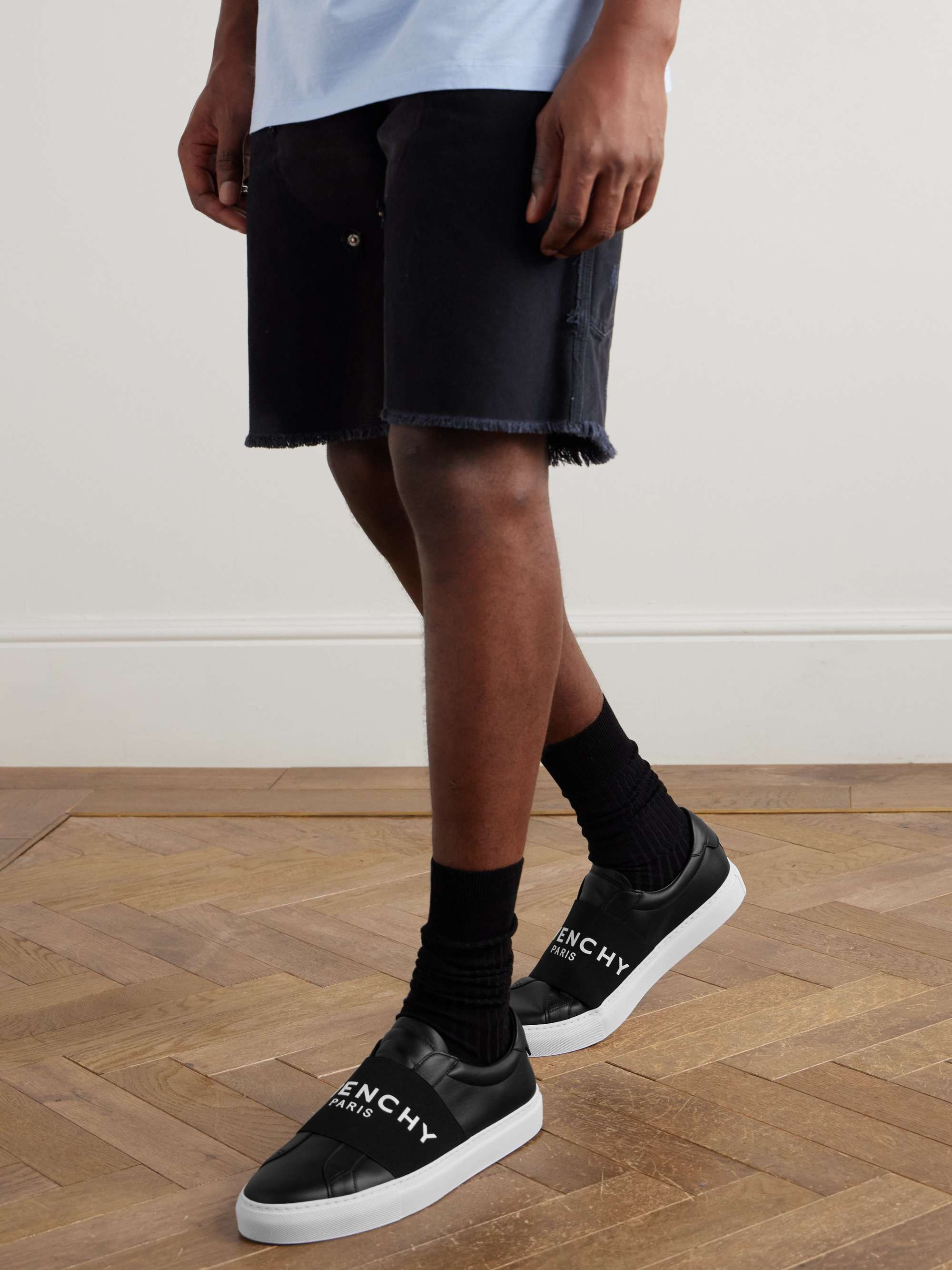 GIVENCHY 