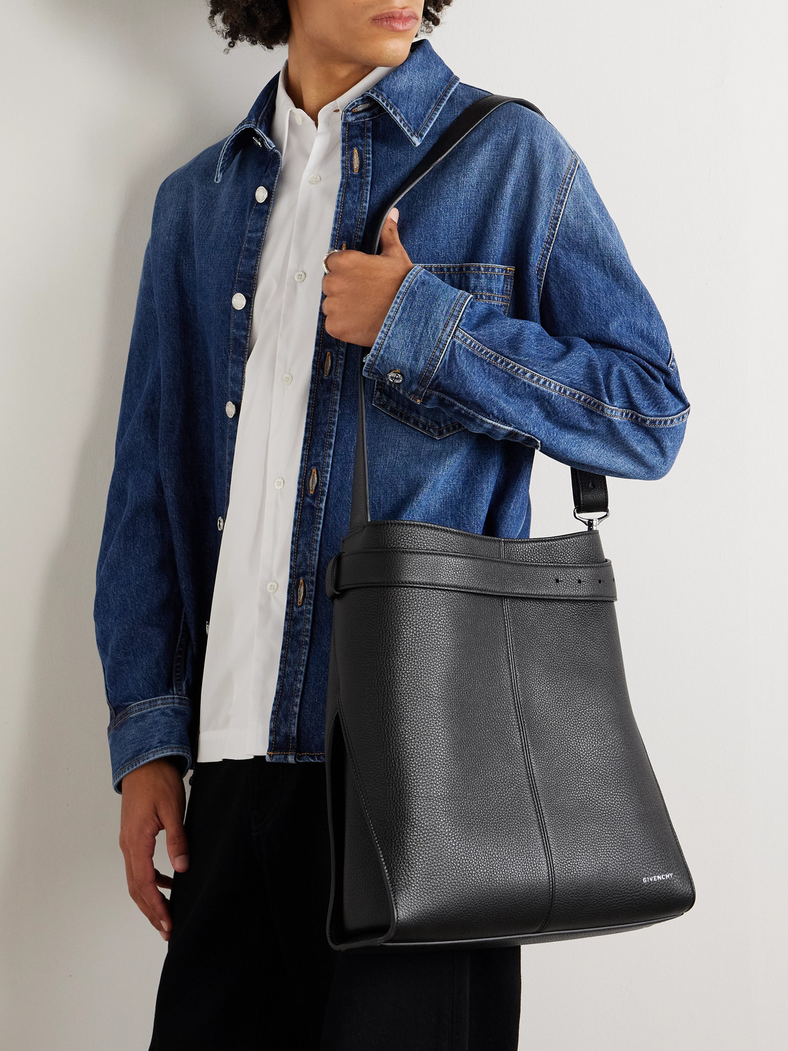 Givenchy Medium Full-grain Leather Messenger Bag In Black