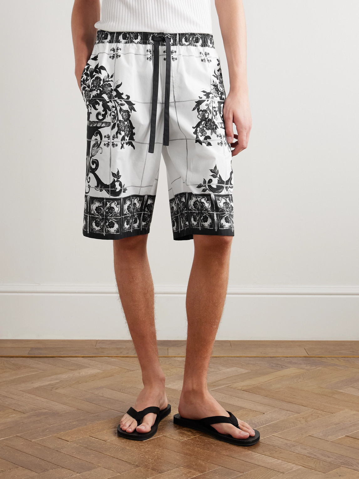 Dolce & Gabbana Monochrome Floral Elastic Waistband Knee Length Shorts In Black