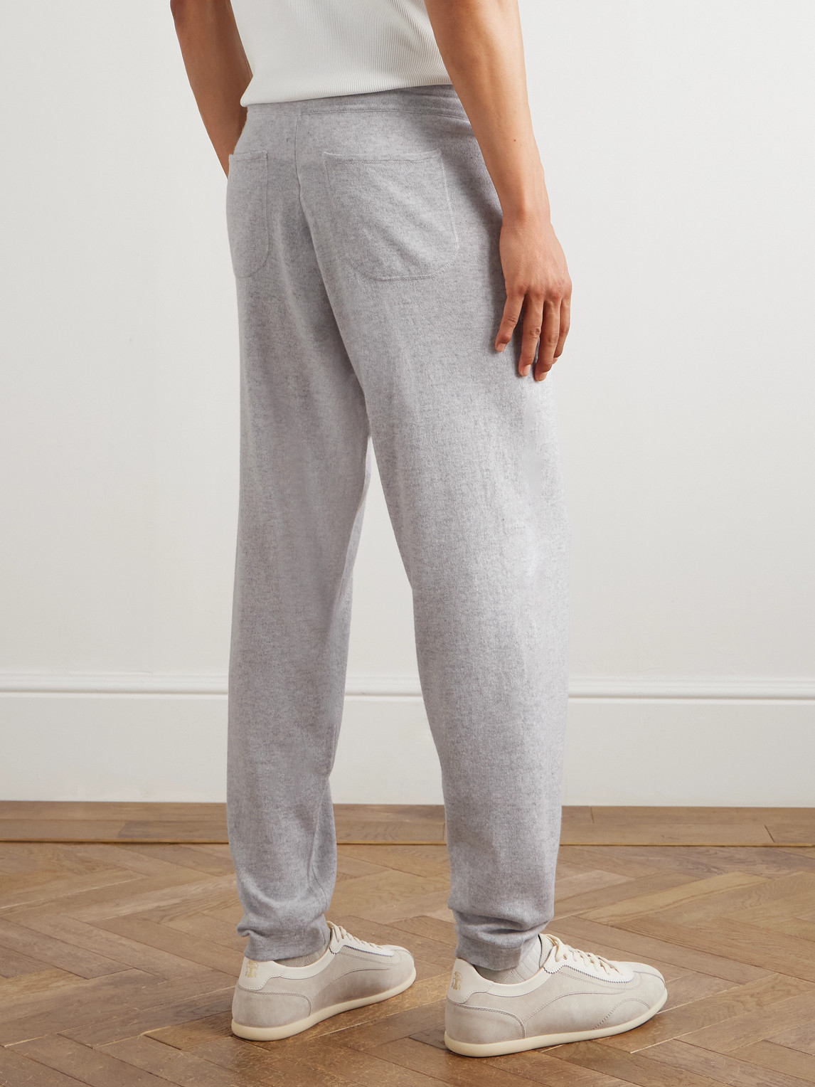Eleventy Tapered Cashmere Sweatpants In Gray