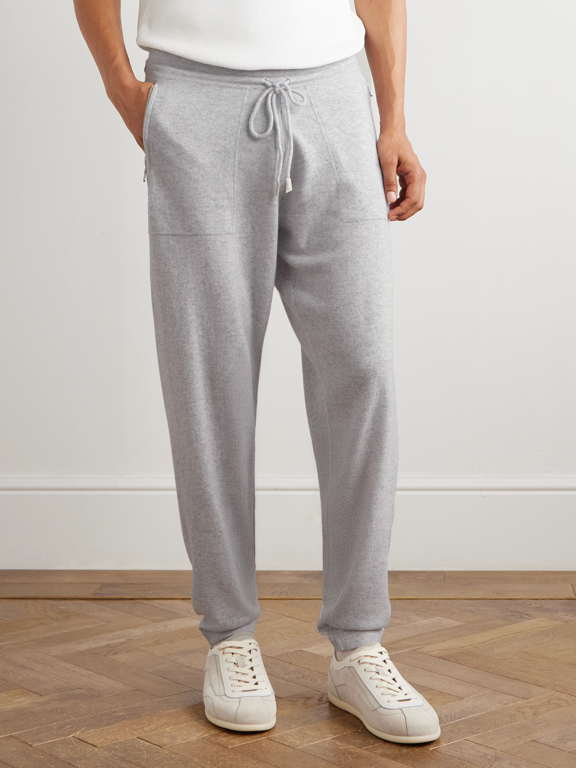 Eleventy Tapered Cashmere Sweatpants In Gray