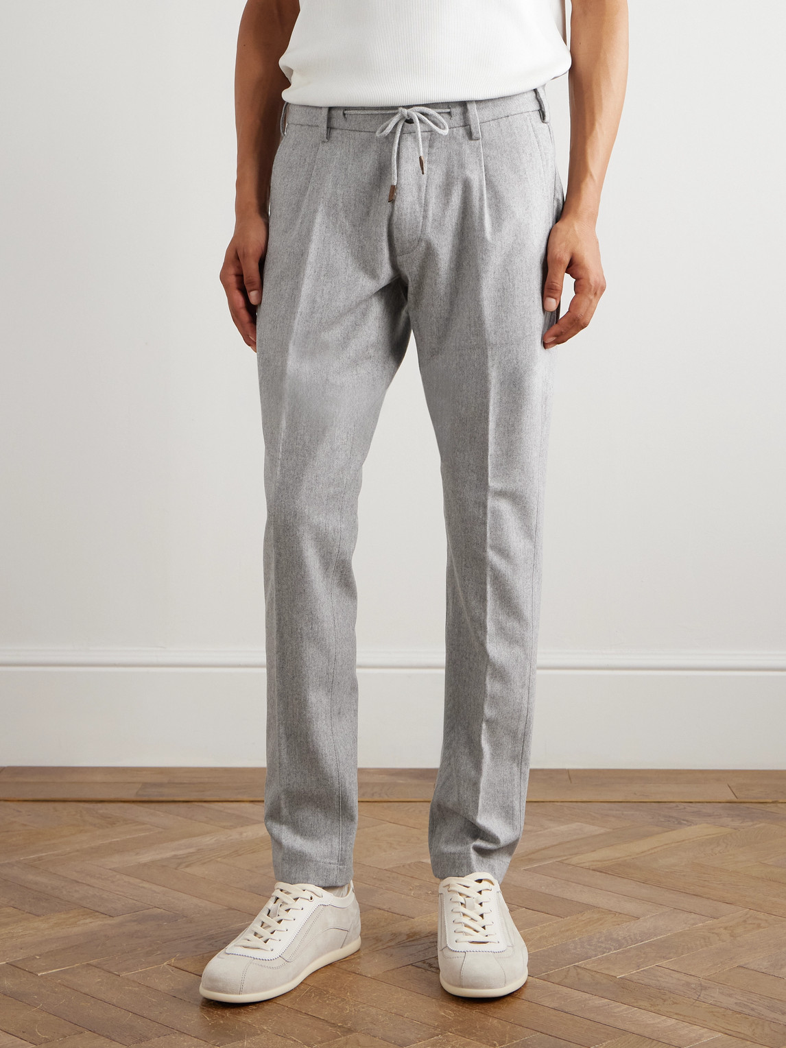 Eleventy Slim-fit Straight-leg Pleated Stretch Wool And Cashmere-blend Drawstring Trousers In Gray