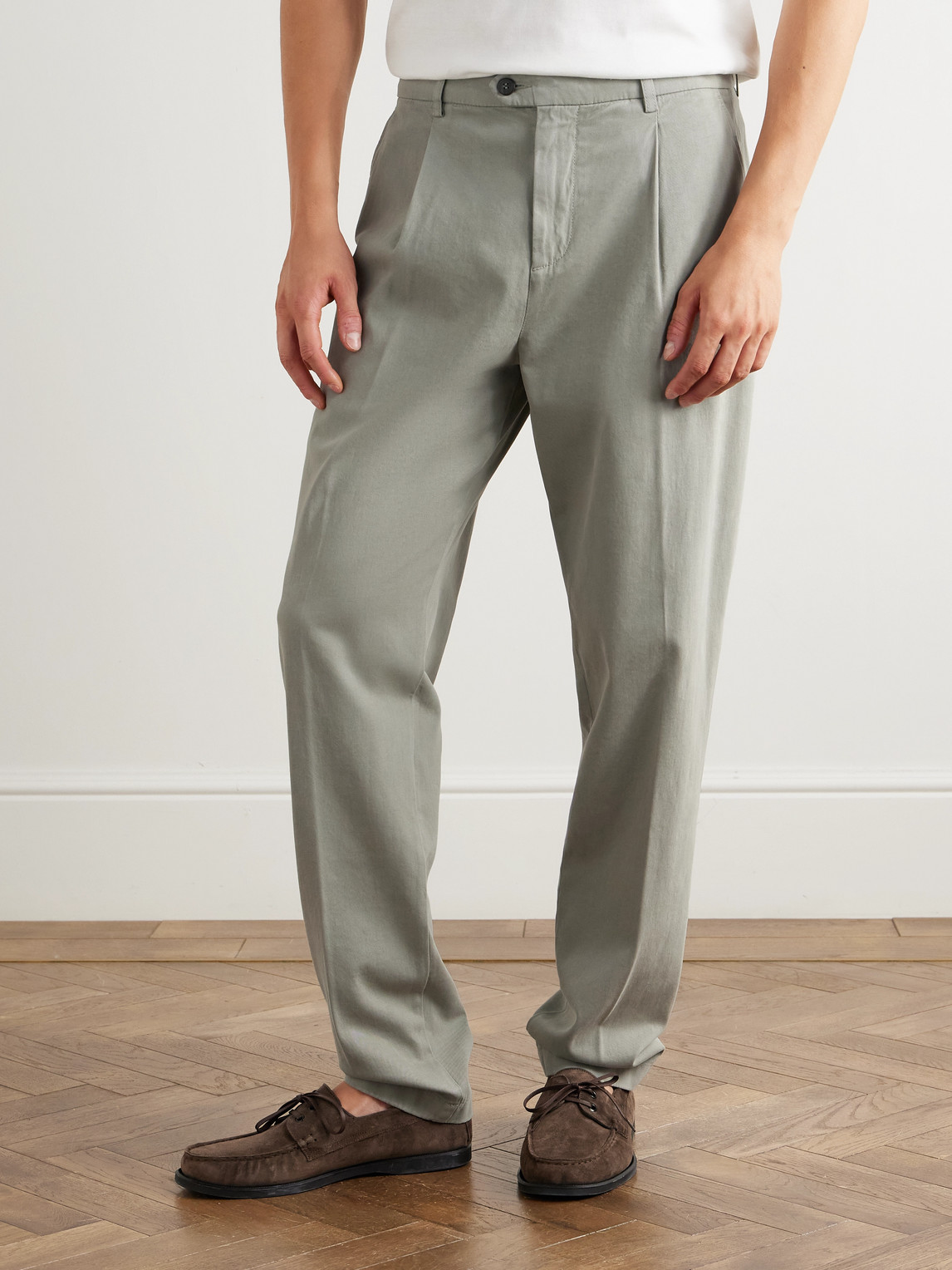 Eleventy Tapered Pleated Stretch Cotton And Lyocell-blend Twill Trousers In Gray