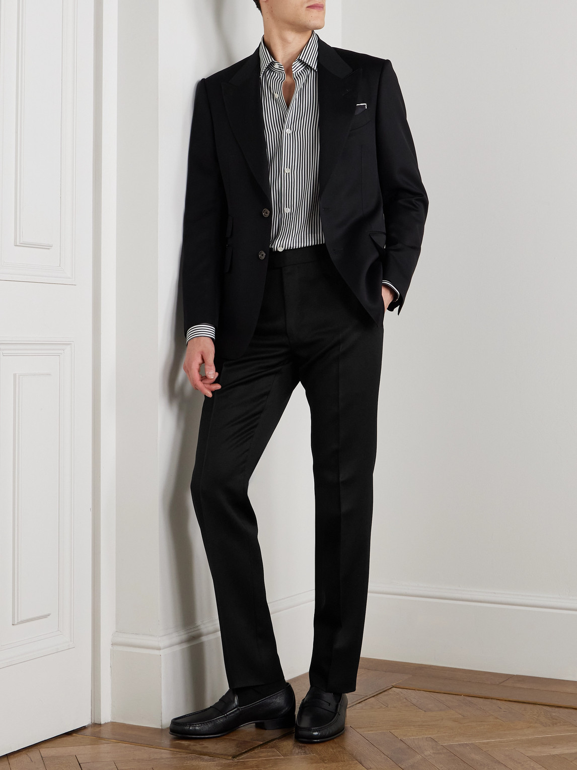 Tom Ford Shelton Slim-fit Tapered Grain De Poudre Wool And Mohair-blend Suit Trousers In Black