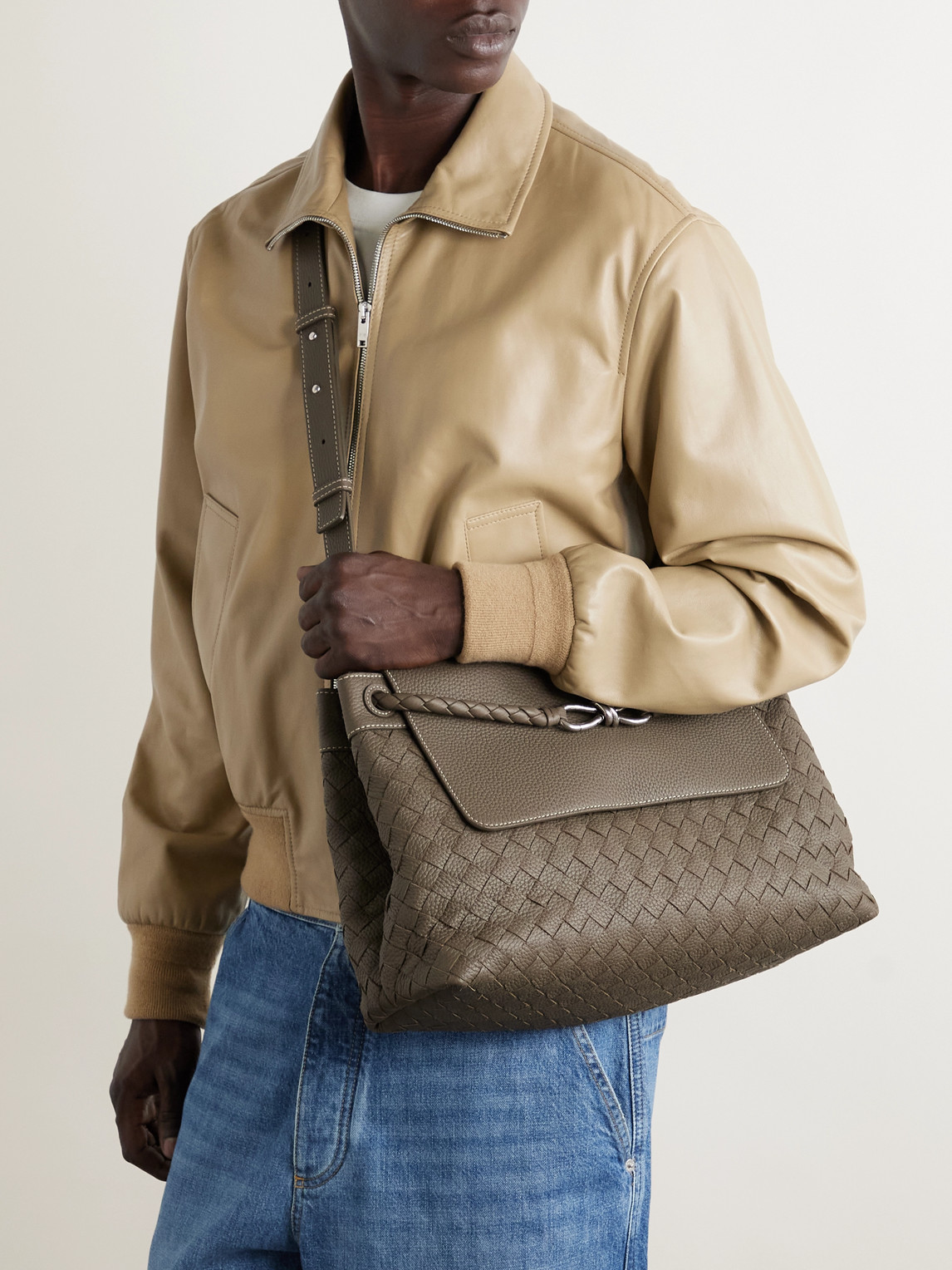 Andiamo Medium Intrecciato Full-Grain Leather Messenger Bag — 2