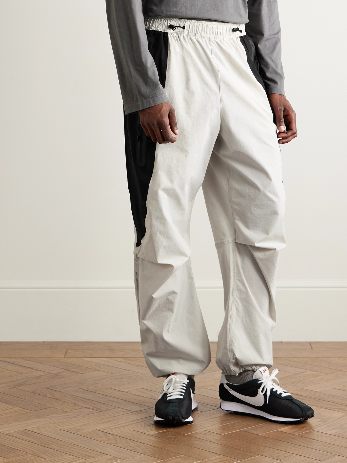 Nike Men's Tech Dri-fit Woven Color-block Oversized Pants In White