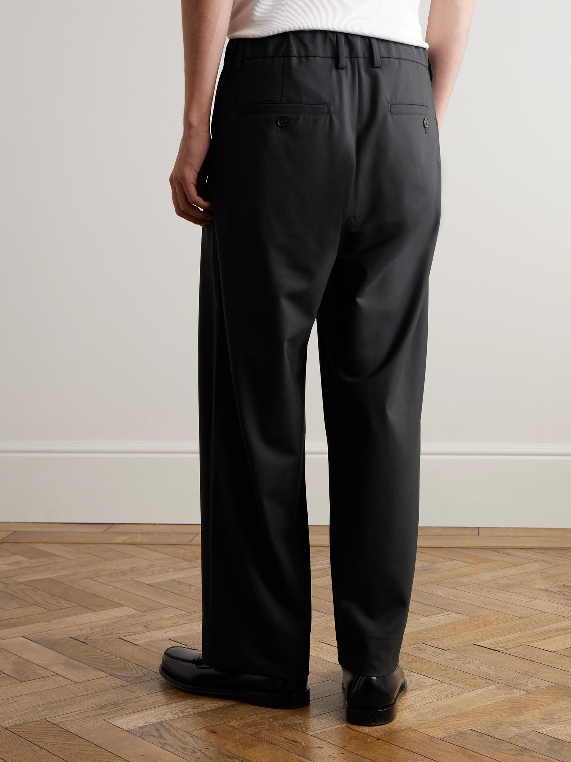 Nn07 Kay 1088 Straight-leg Pleated Recycled Woven Trousers In Black