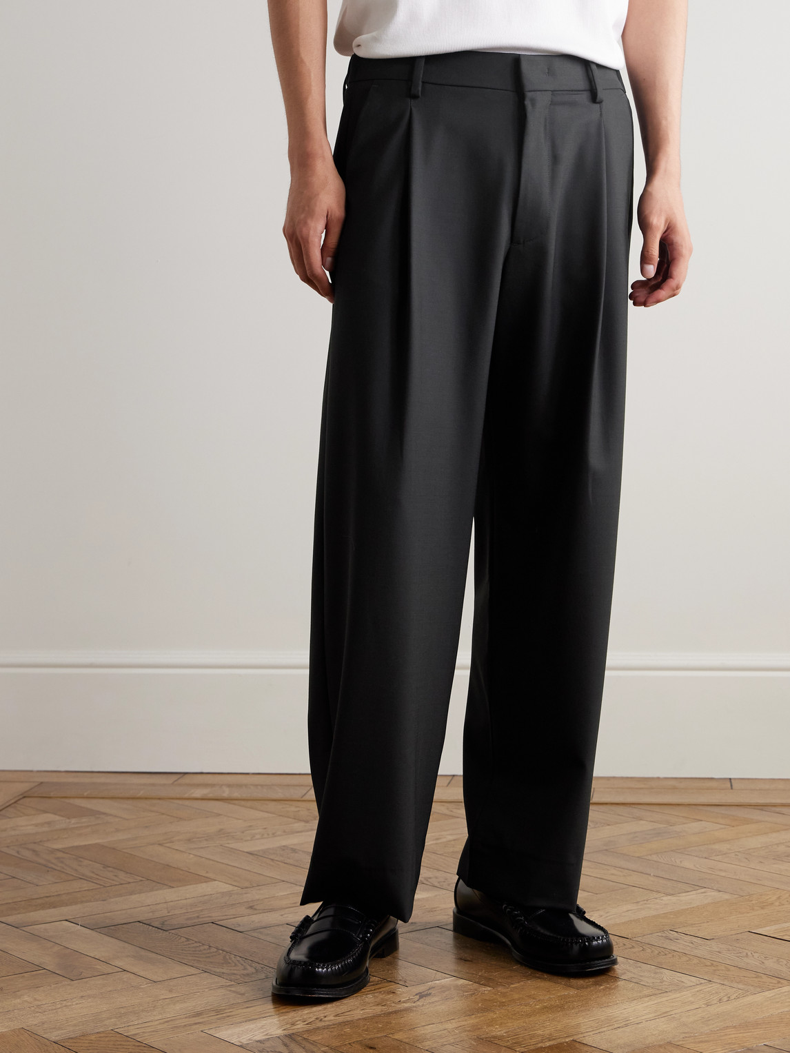 Nn07 Kay 1088 Straight-leg Pleated Recycled Woven Trousers In Black