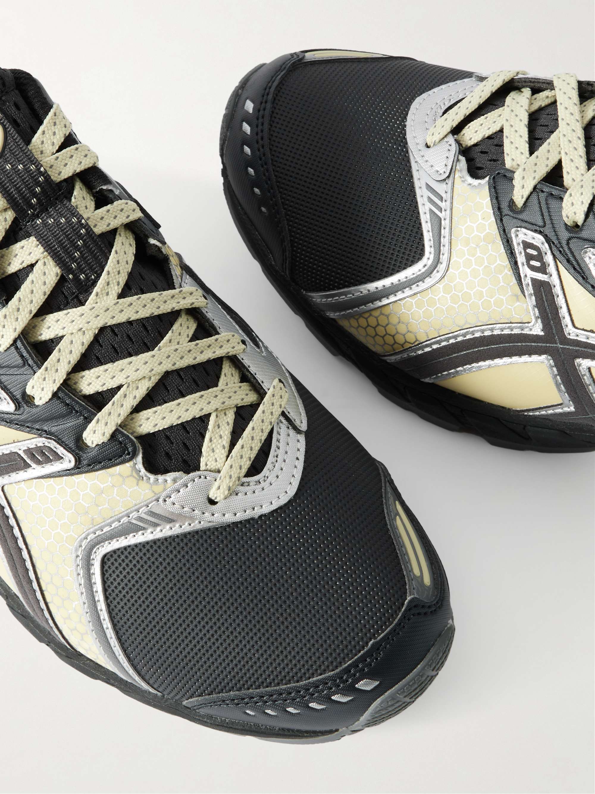 ASICS 