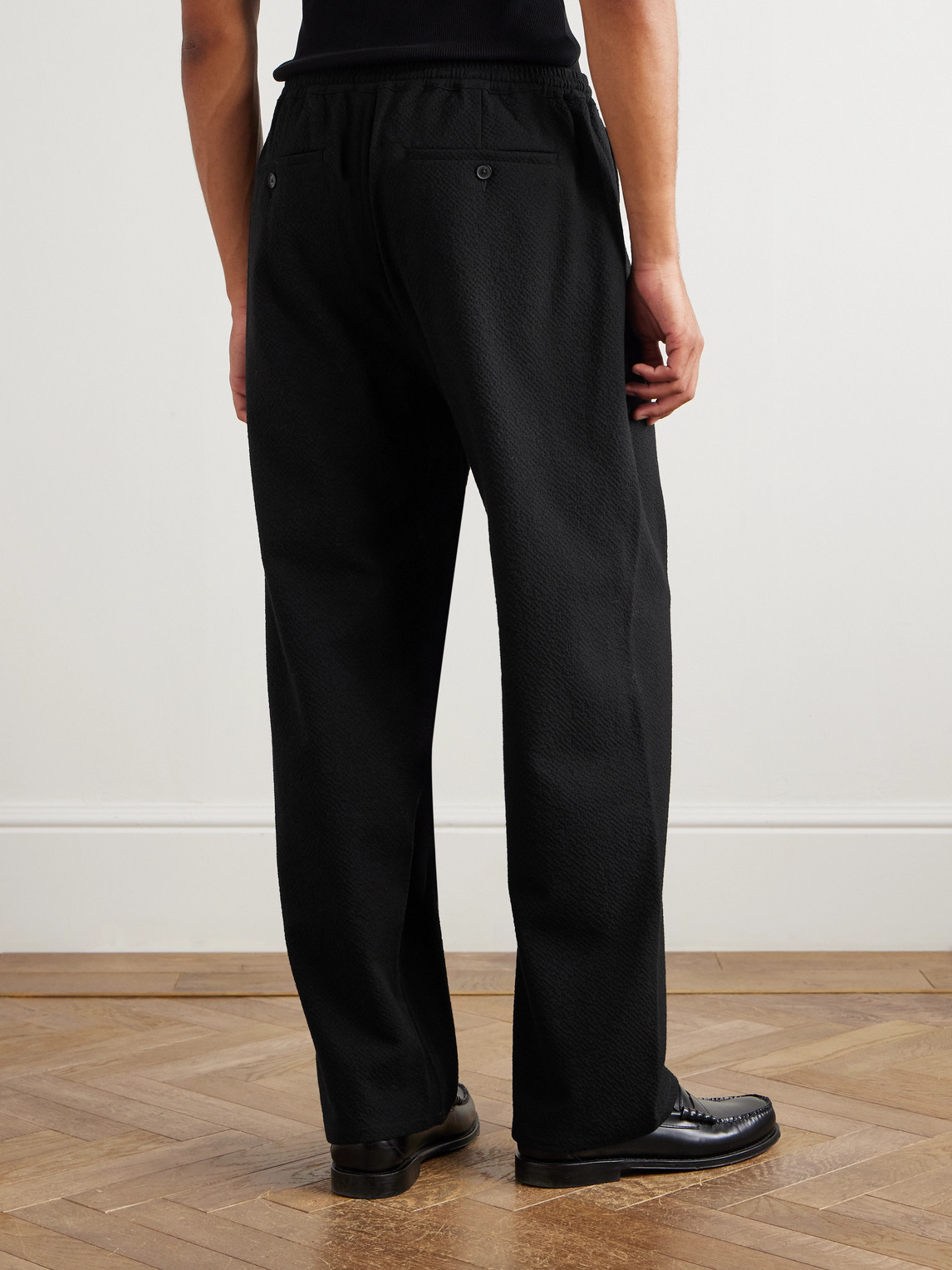 A Kind Of Guise Samurai Wide-leg Seersucker Drawstring Suit Trousers In Black